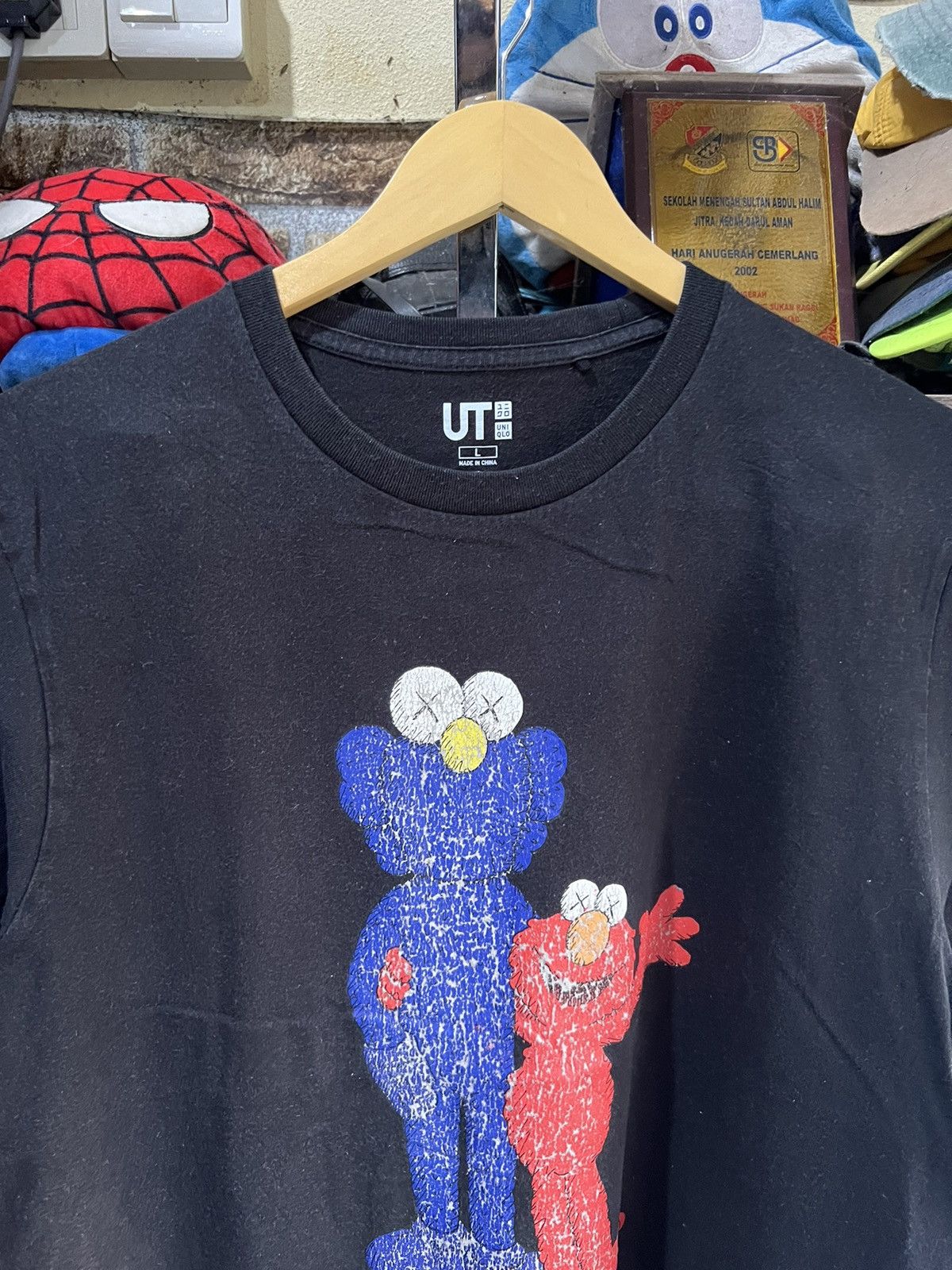 Kaws 🔥Uniqlo Kaws Sesame Street Tee Size US M / EU 48-50 / 2 - 3 Thumbnail