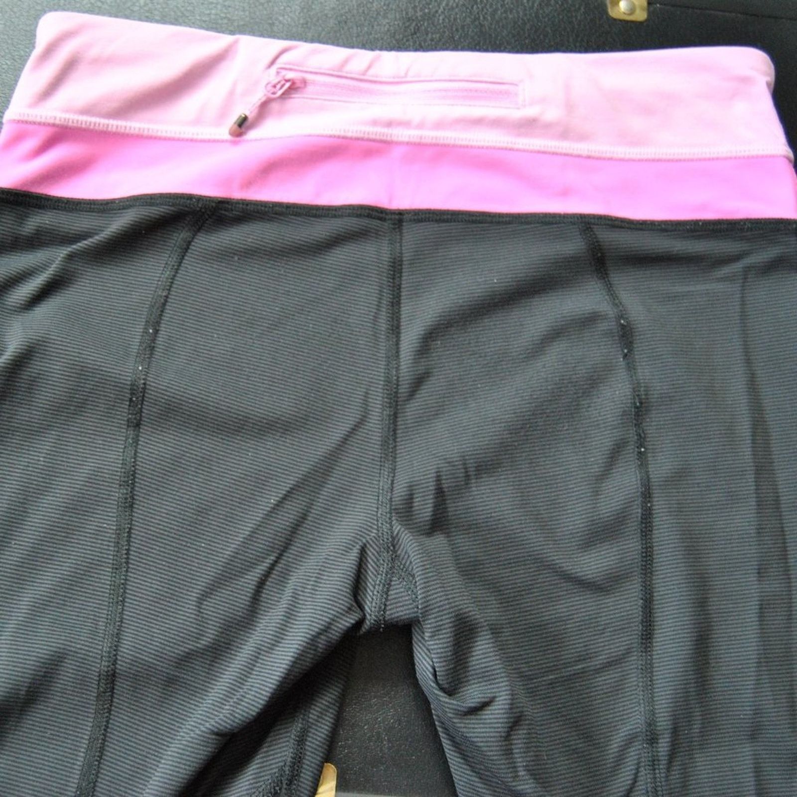 Lululemon Lululemon Black w/ Pink Leggings Size: 6 Size 28" / US 6 / IT 42 - 8 Thumbnail