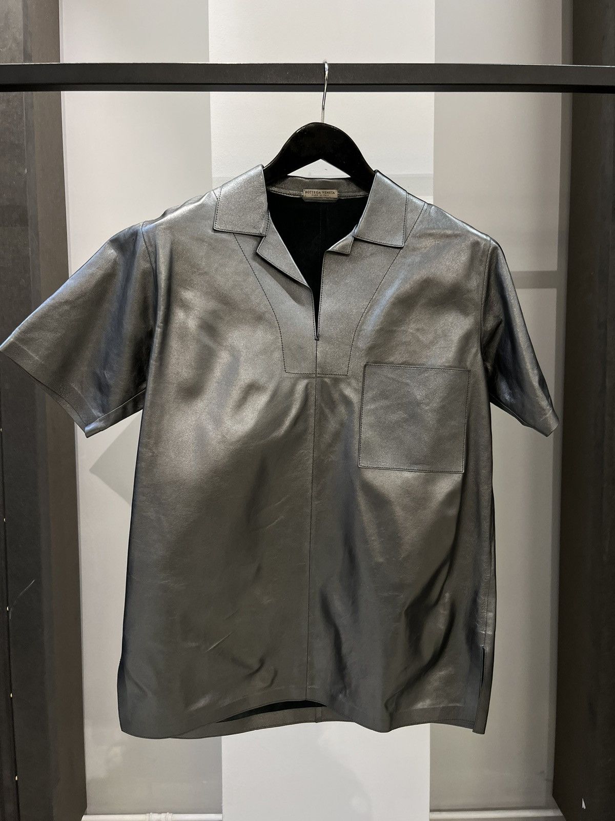レザージャケット・コート BOTTEGA VENETA SHINY LEATHER SHORT SLEEVES OVERSHIRT Bottega Veneta Shiny Leather Shirt | italist