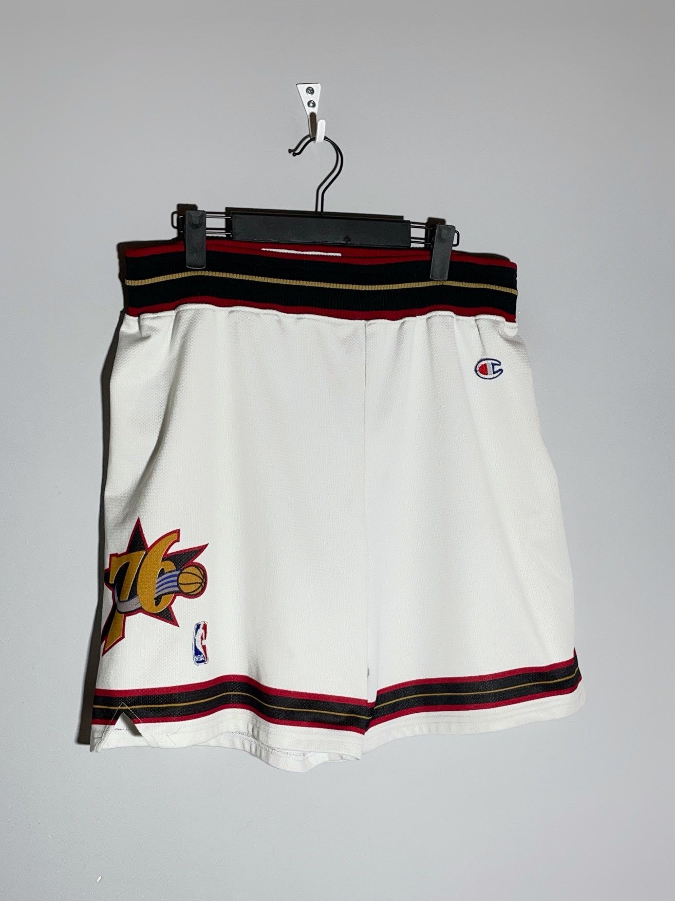 Champion × NBA Philadelphia 76ers Sixers NBA Champion Vintage Shorts Size US 42 / EU 58 - 2 Thumbnail