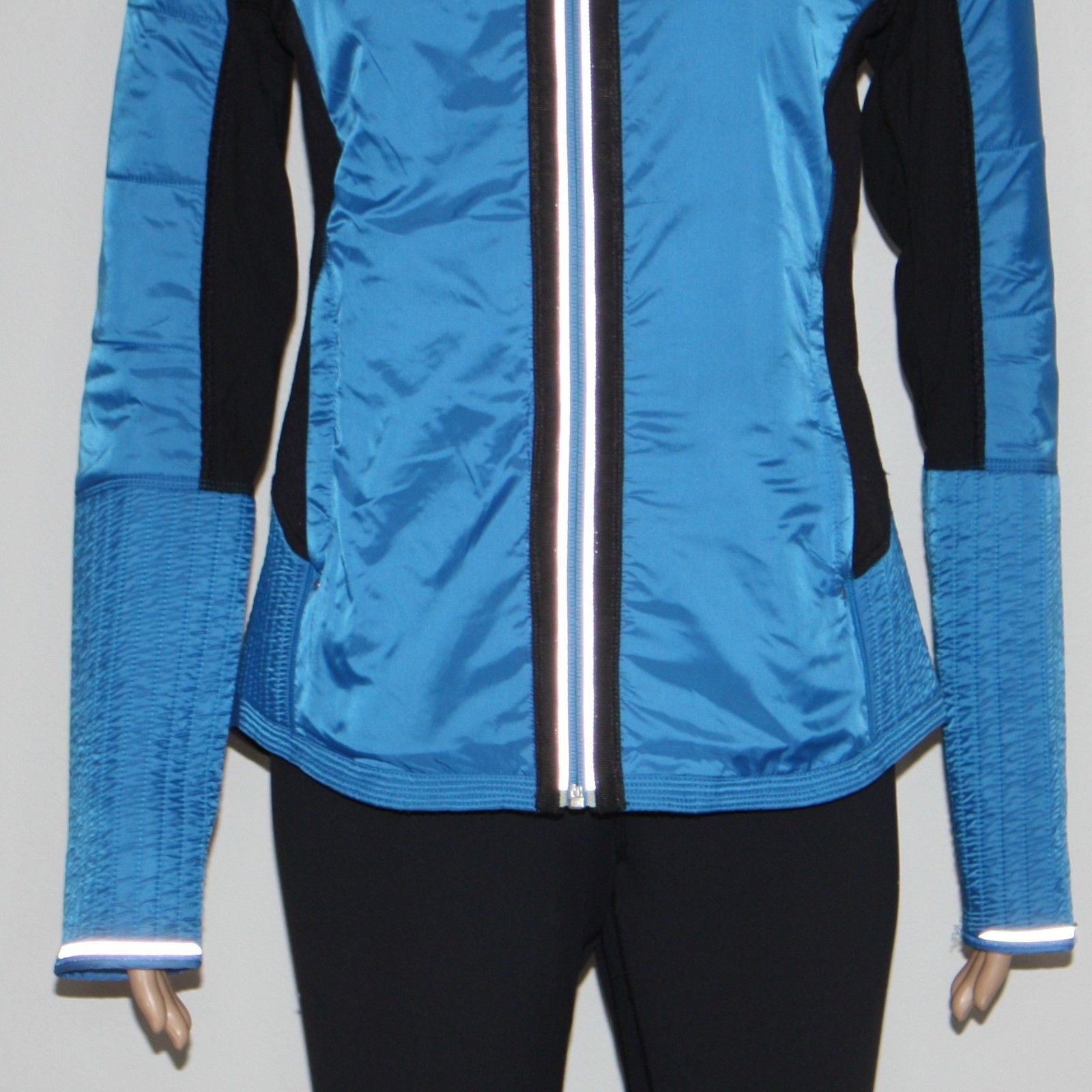 Lululemon Bundle Up Jacket in Black & Beaming Blue in size 8 NWOT Size M / US 6-8 / IT 42-44 - 16 Thumbnail