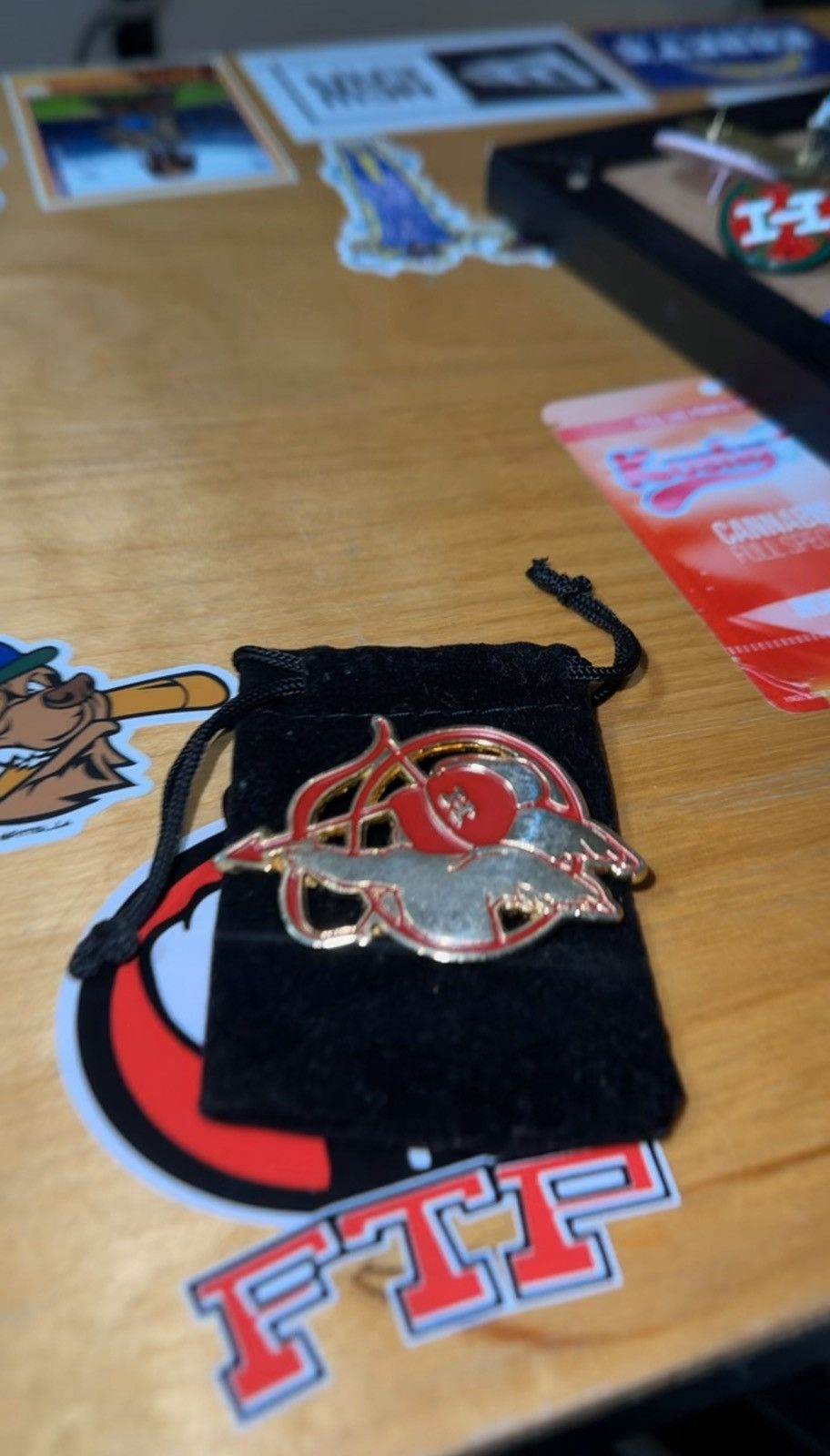 Hat Club × Lids × New Era Hat club sweet hearts pin Size ONE SIZE - 1 Thumbnail