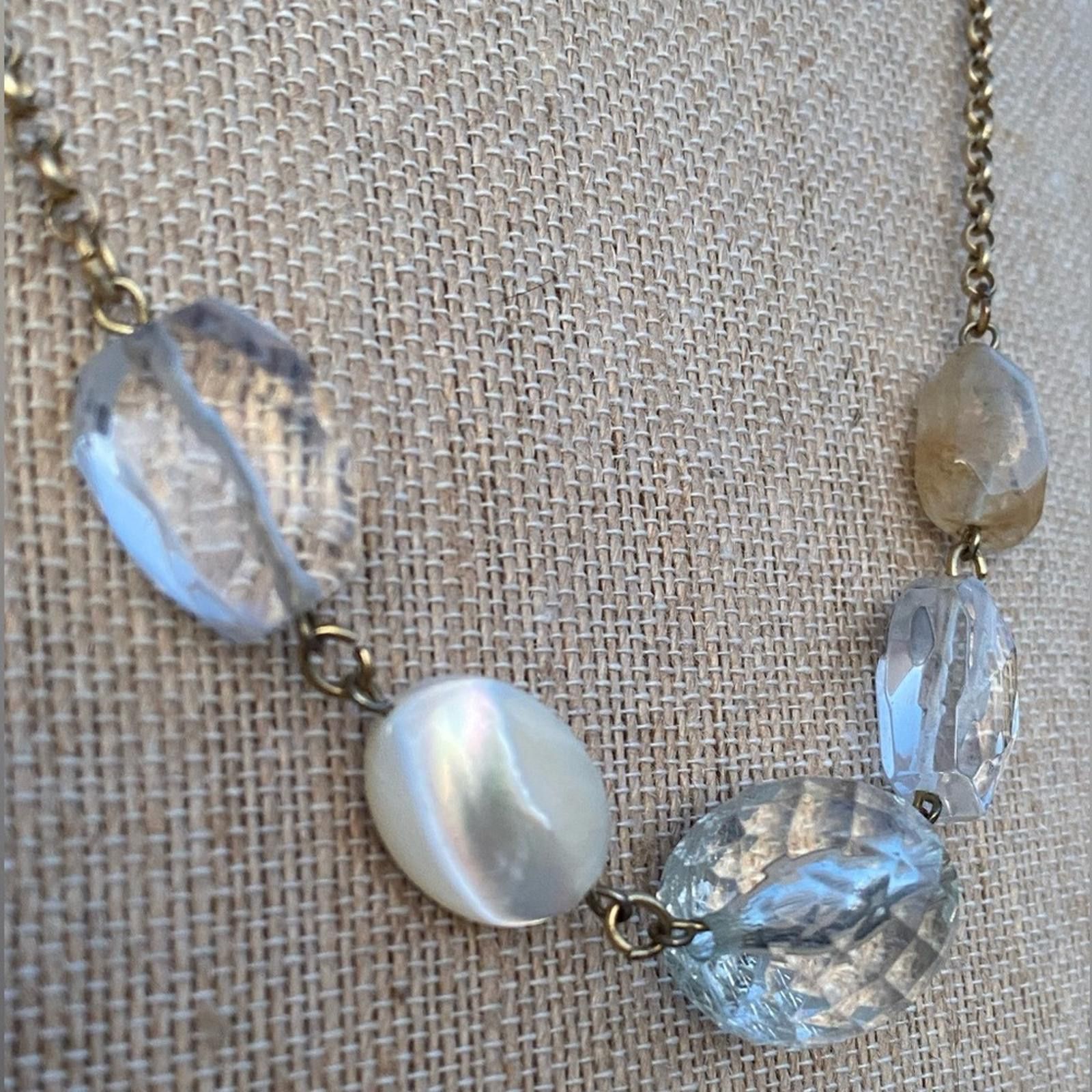 American Eagle Outfitters VTG Faceted Acrylic Lucite Gemstone & MOP Gold Tone Necklace Size ONE SIZE - 3 Thumbnail