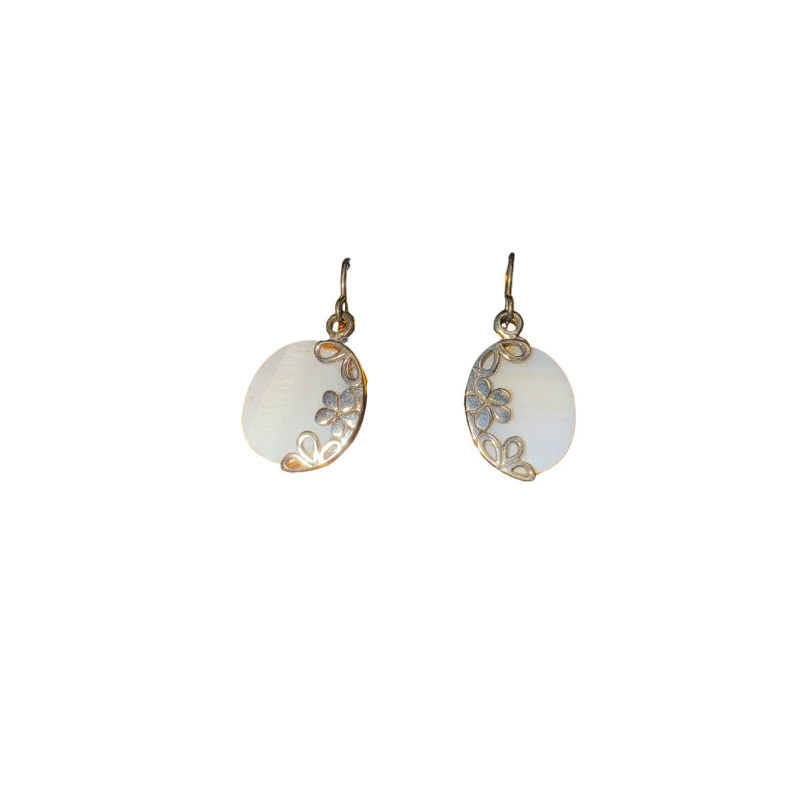 Vintage Earrings /Mother of Pearl / 925 Sterling Silver/Vintage /EUC Size ONE SIZE - 1 Thumbnail