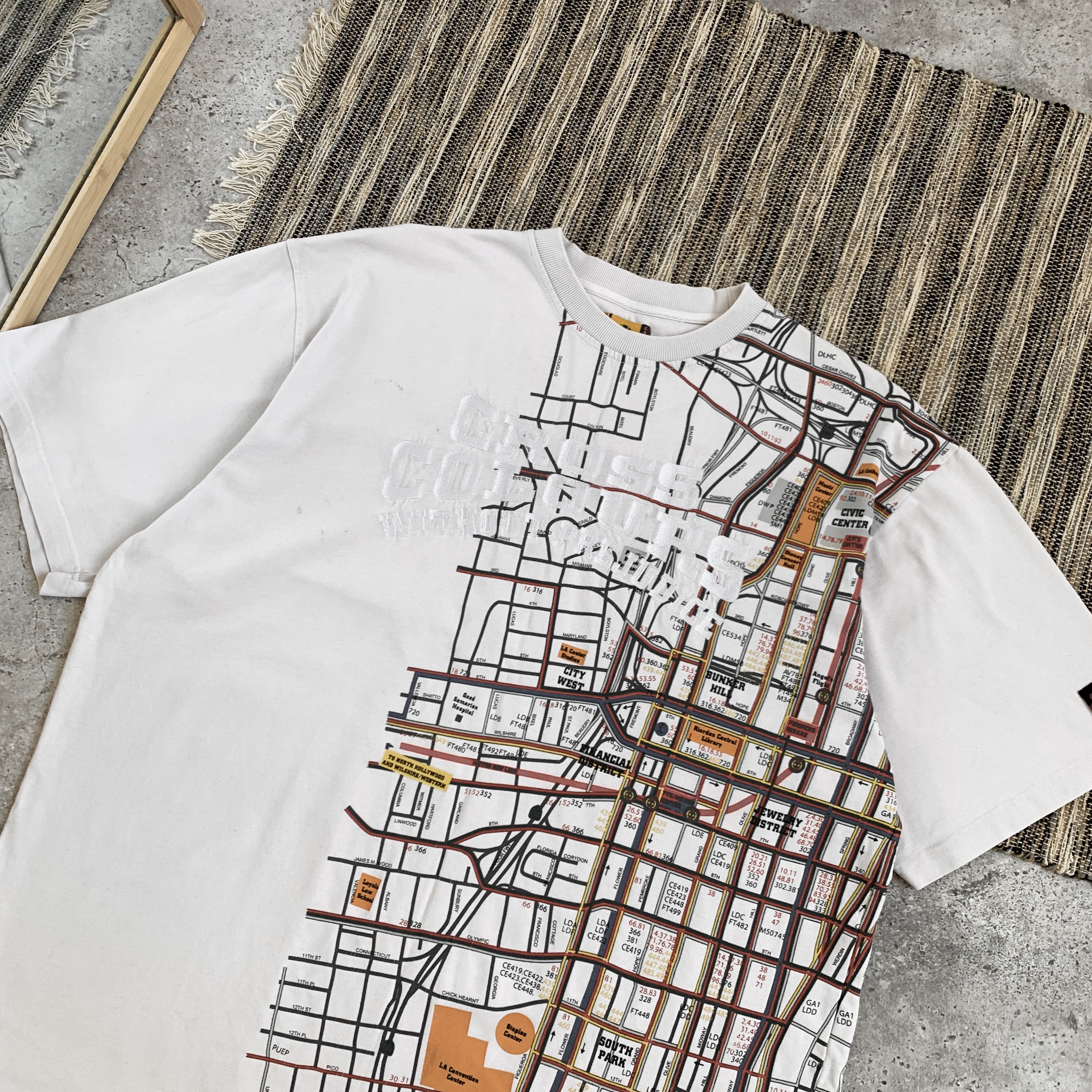 Cross Colours Vintage Cross Colours 90s Graphic Map White Tee Shirt Size US XXL / EU 58 / 5 - 4 Thumbnail