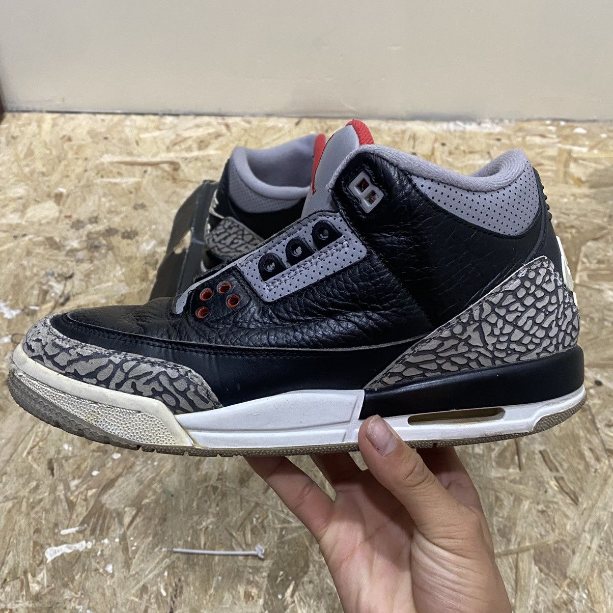 Jordan Brand × Nike Jordan 3 Black Cement Retro Size 7G Size US 7 / EU 40 - 4 Thumbnail