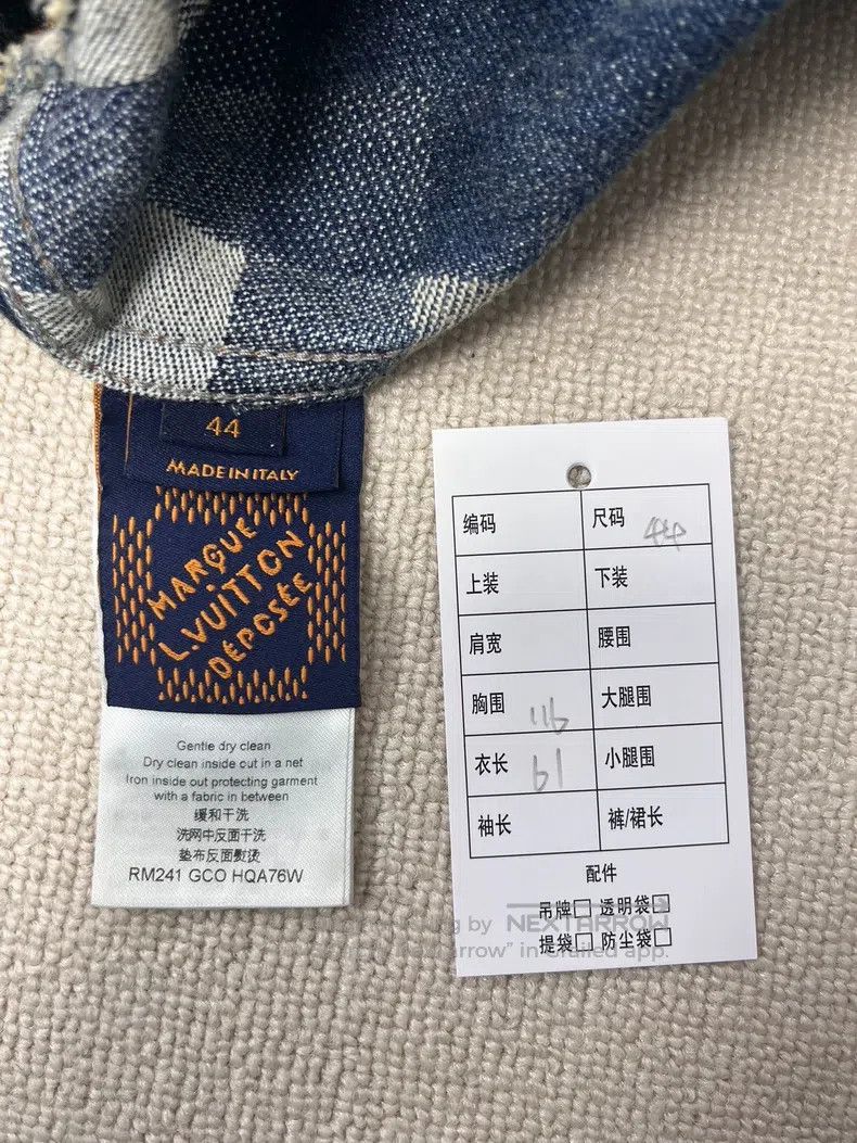 Louis Vuitton Louis Vuitton Mosaic printed lapel, single-breasted, long- Size US S / EU 44-46 / 1 - 5 Thumbnail