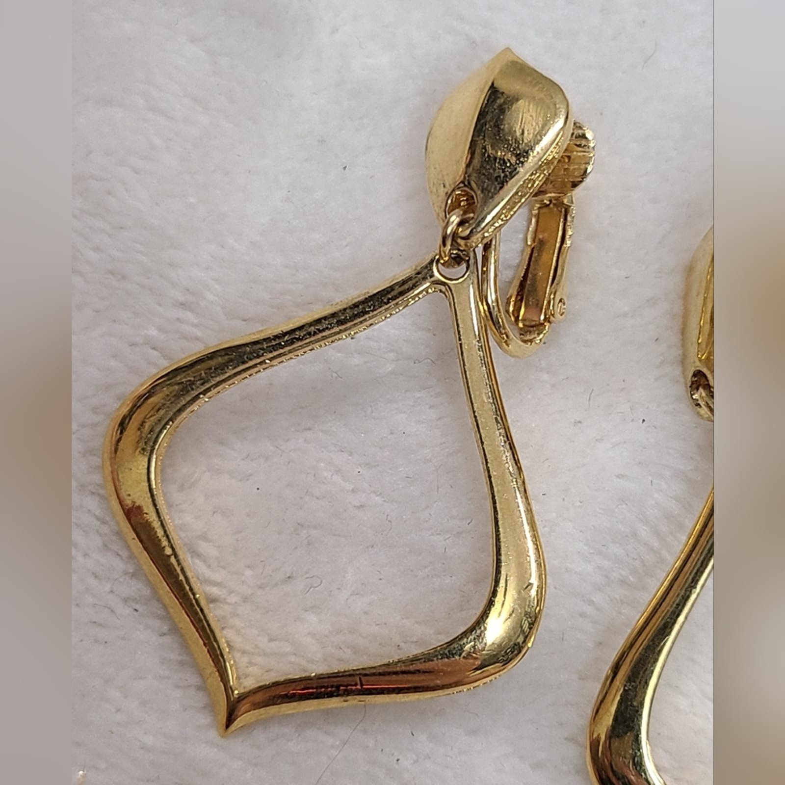 Vintage Trifari Gold Tone Dangle Earrings