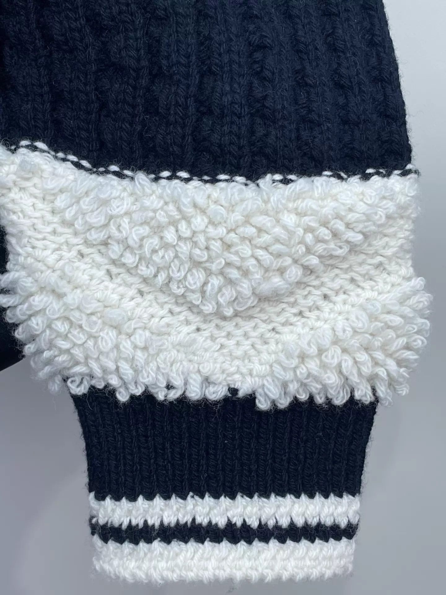 Chanel Chanel 25N Black White Ski Pullover Knit 36 98 New Size XS / US 0-2 / IT 36-38 - 5 Thumbnail