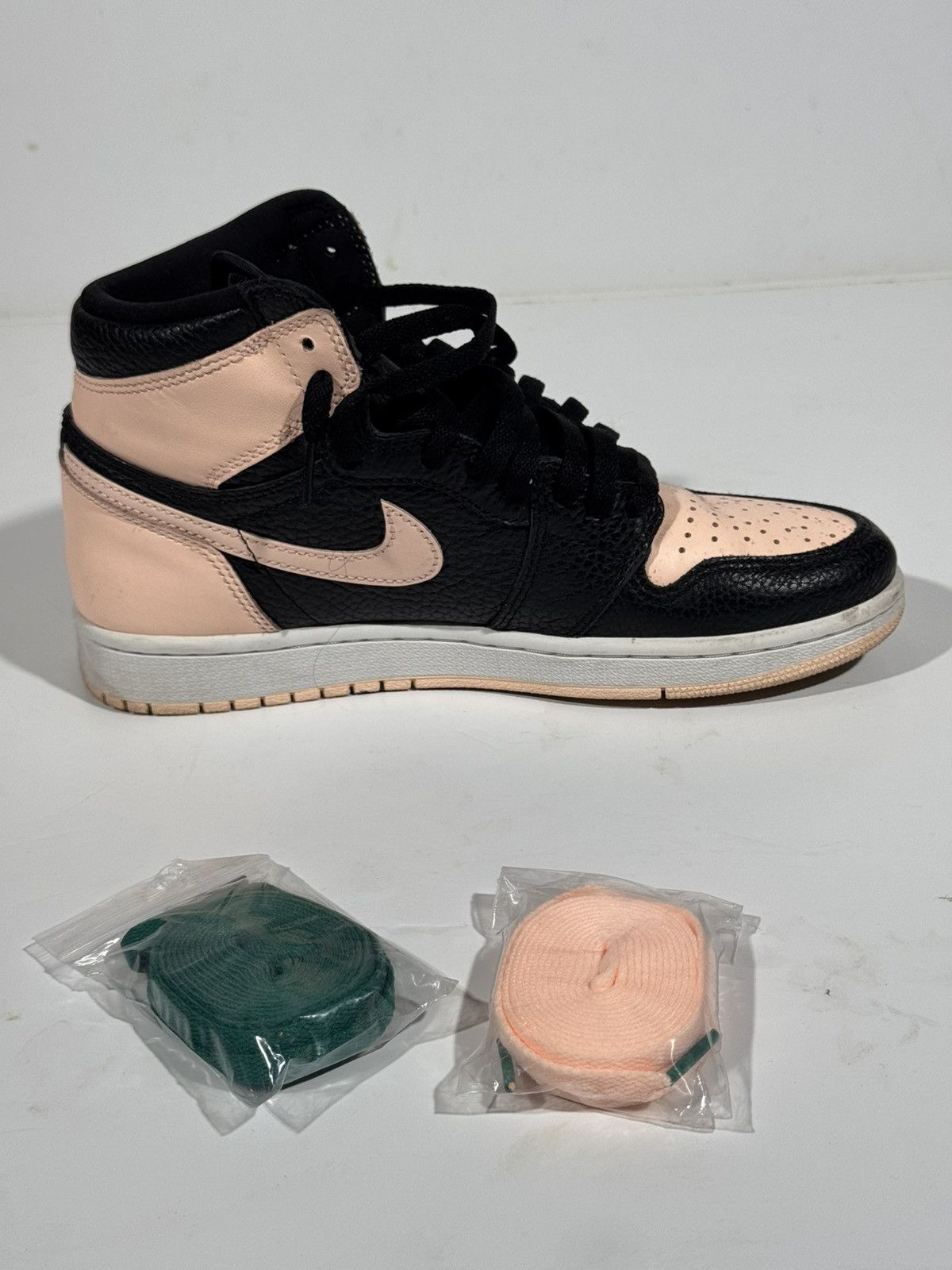 Jordan Brand × Nike Jordan 1 Retro High Black Crimson Tint Size US 8 / EU 41 - 8 Thumbnail