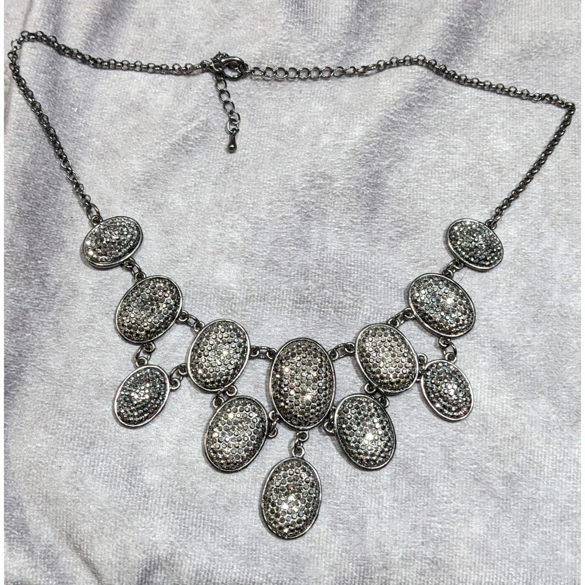 Other Glam Goth Sparkly Pave Silver Tone Rhinestone Bib Necklace Size ONE SIZE - 6 Thumbnail