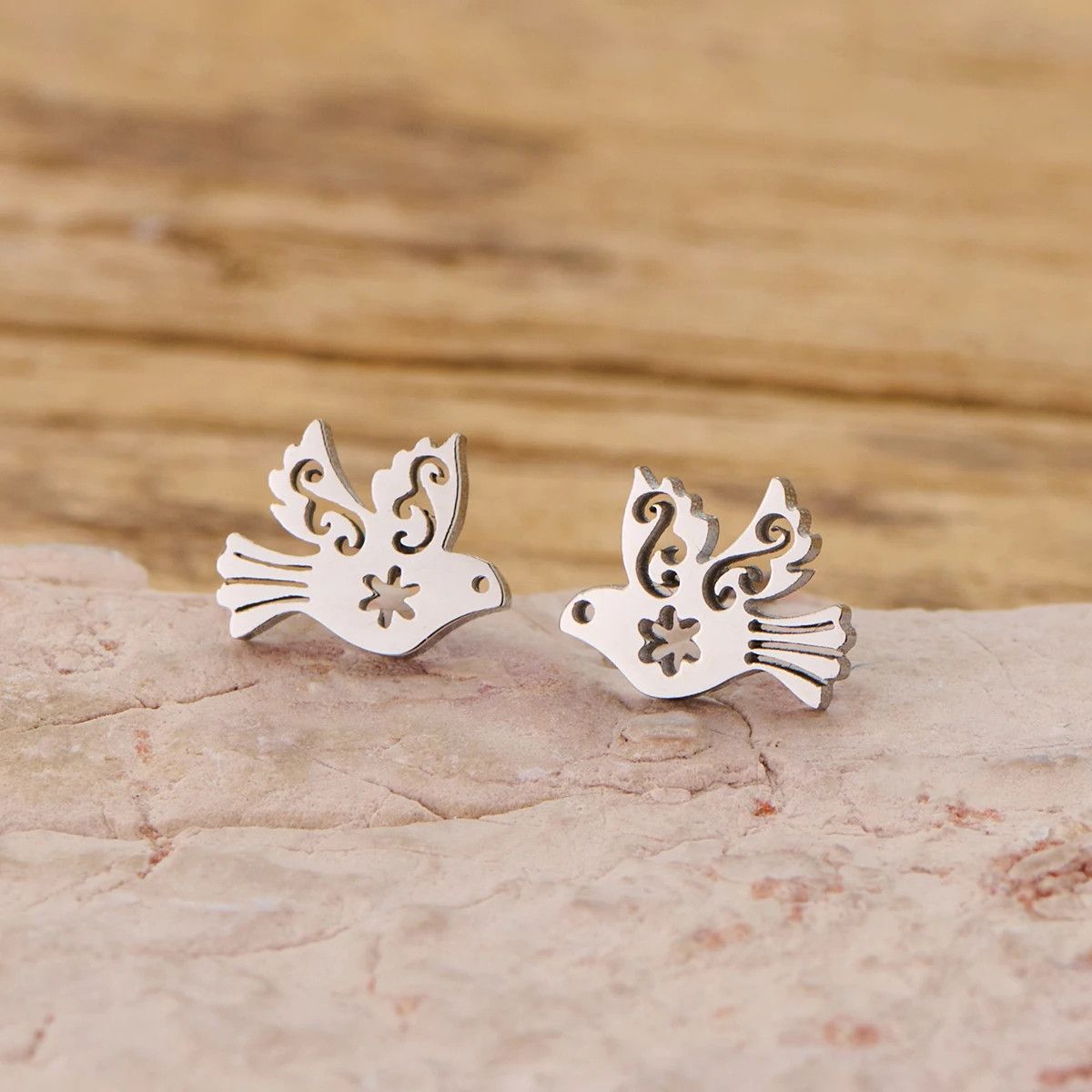 Jewelry Peace Pigeon Mini Stud Earrings Charm Earring Gift Size ONE SIZE - 1 Preview