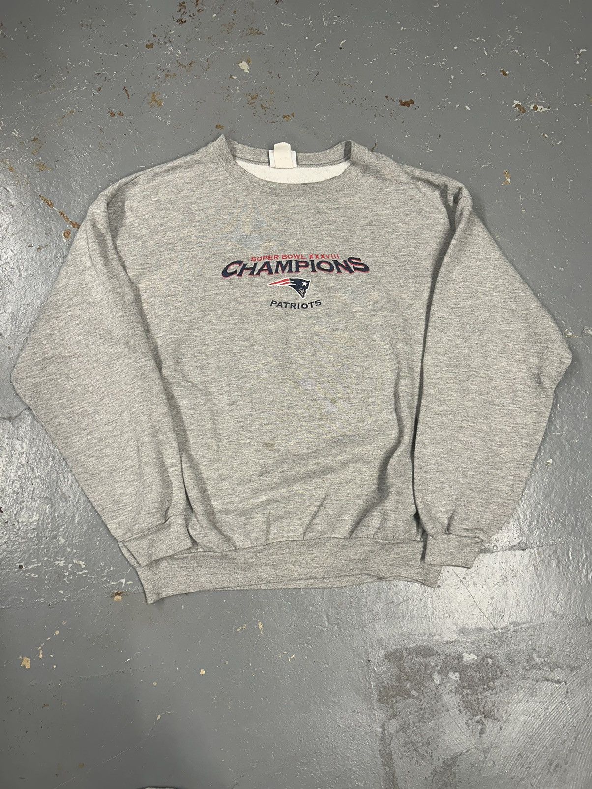 NFL × Vintage Crazy Vintage 2004 New England Patriots Grey NFL Crewneck Size US L / EU 52-54 / 3 - 1 Thumbnail