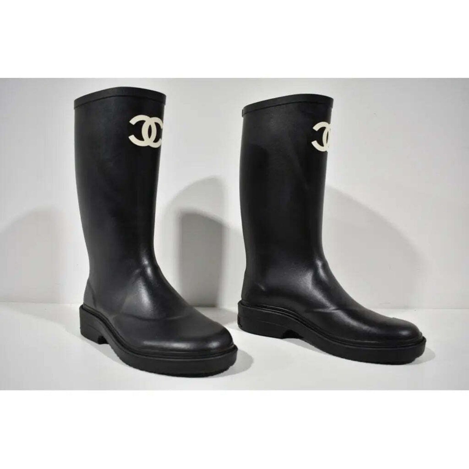 Chanel Chanel 22A Black White CC Logo High Rubber Rain Boots 42 Size US 12 / IT 42 - 4 Thumbnail