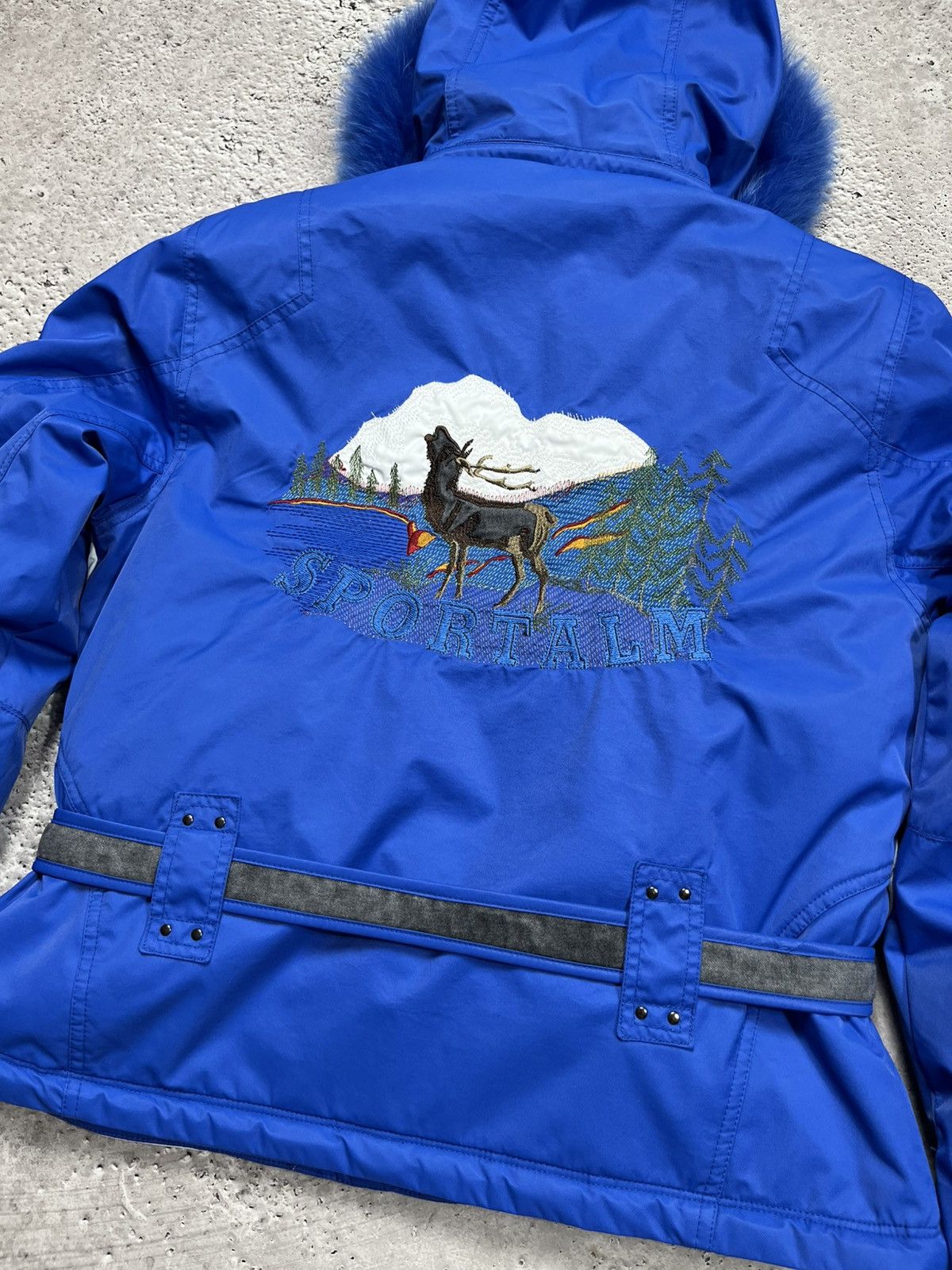Sportalm Kitzbuhel Sportalm Blue White Ski Jacket M with Belt and Faux Fur Hood Size M / US 6-8 / IT 42-44 - 21 Thumbnail