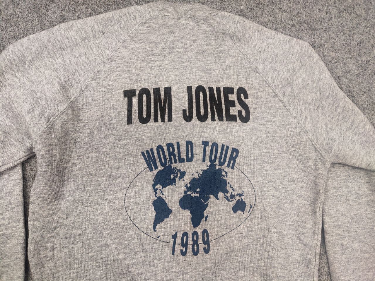 Vintage Vintage 1989 Tom Jones World Tour Logo Crew chek Sweatshirt Size US M / EU 48-50 / 2 - 9 Thumbnail
