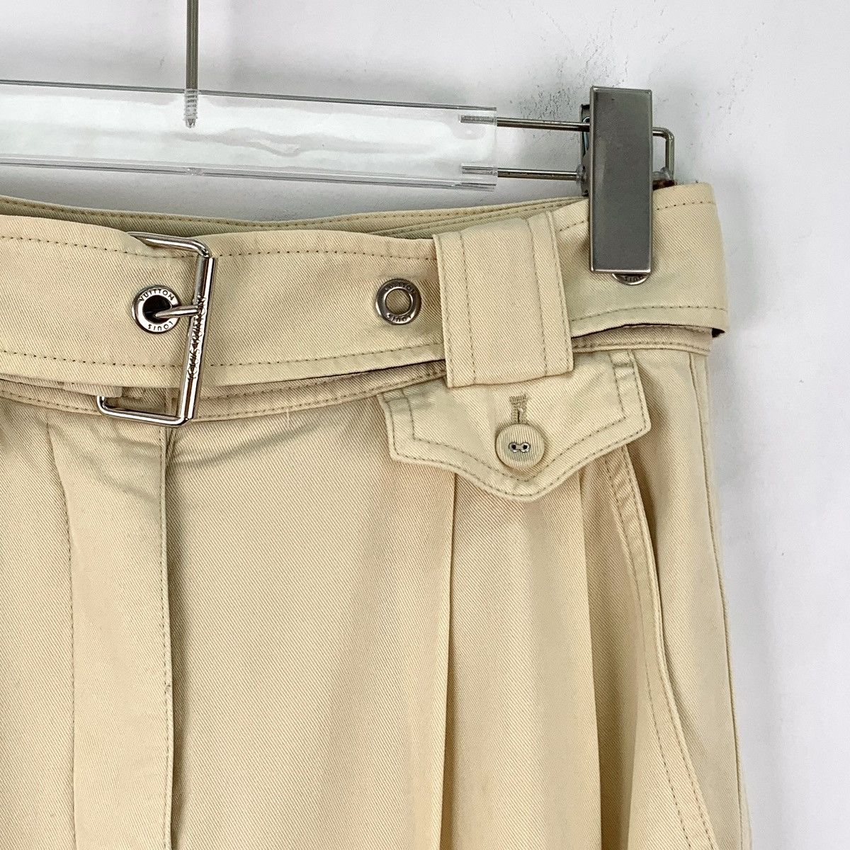 Louis Vuitton Louis Vuitton Beige Buckle Detail Carrot Pants K26WX Size 25" / US 0 / IT 36 - 3 Thumbnail