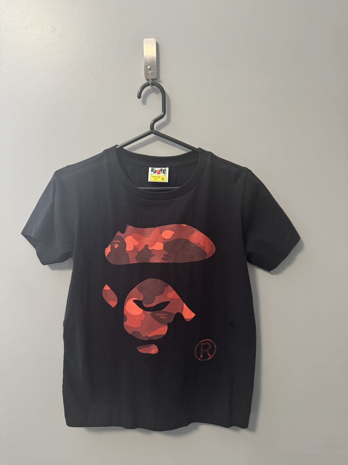 Bape Black short sleeve Bape tee ladies with red camo Size XS / US 0-2 / IT 36-38 - 1 Thumbnail