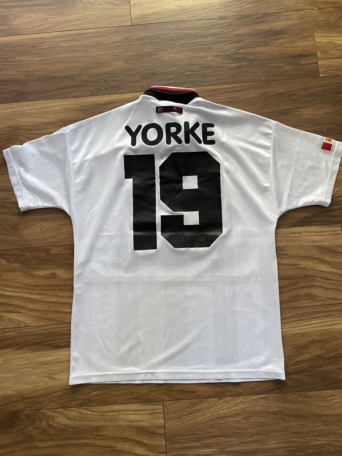 Umbro × Vintage Manchester United 1997 - 1999 shirt jersey Umbro Yorke #19 Size US M / EU 48-50 / 2 - 2 Thumbnail