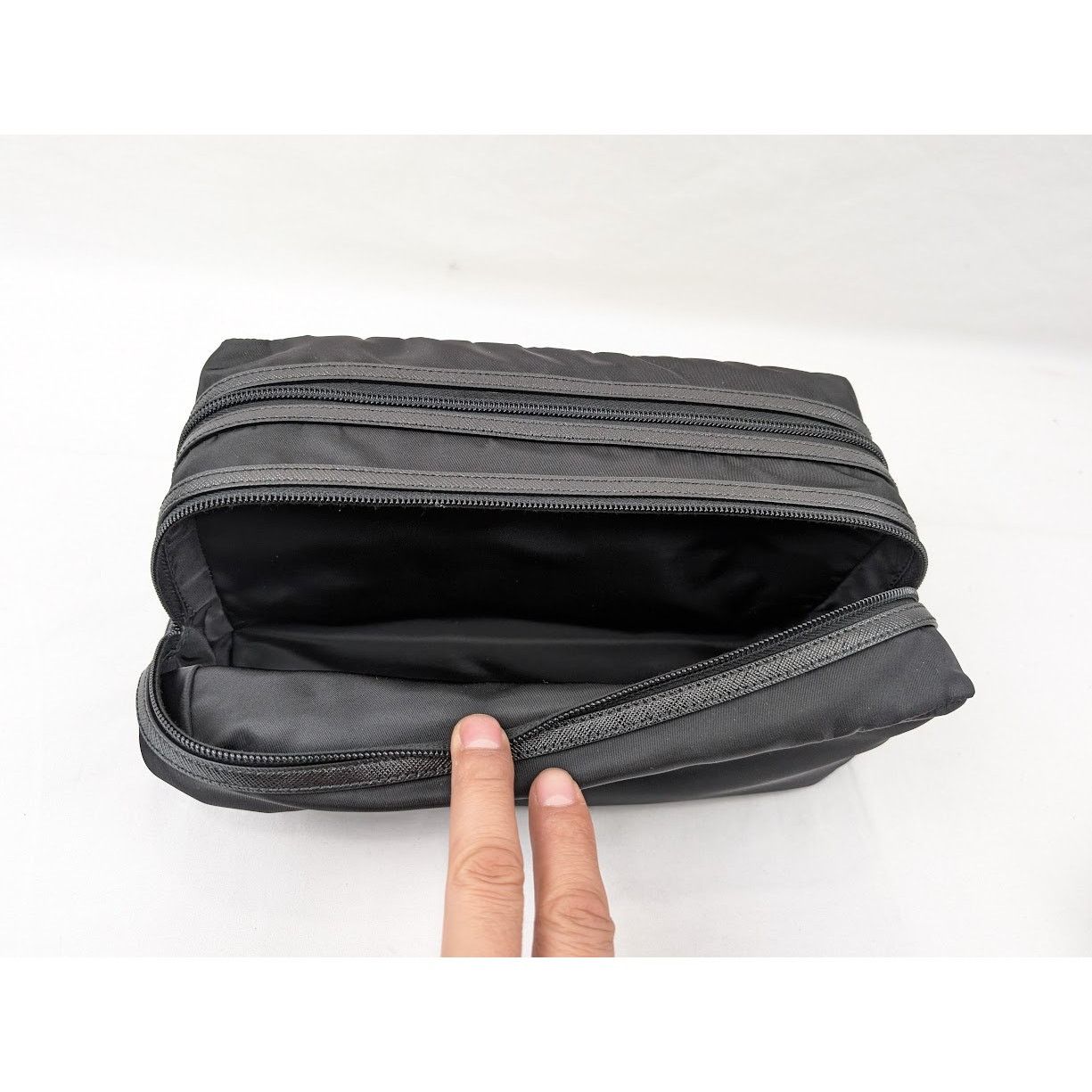Prada o1rshd1 Size: OS / Tessuto Saffian Travel Pouch in Black Size ONE SIZE - 10 Thumbnail