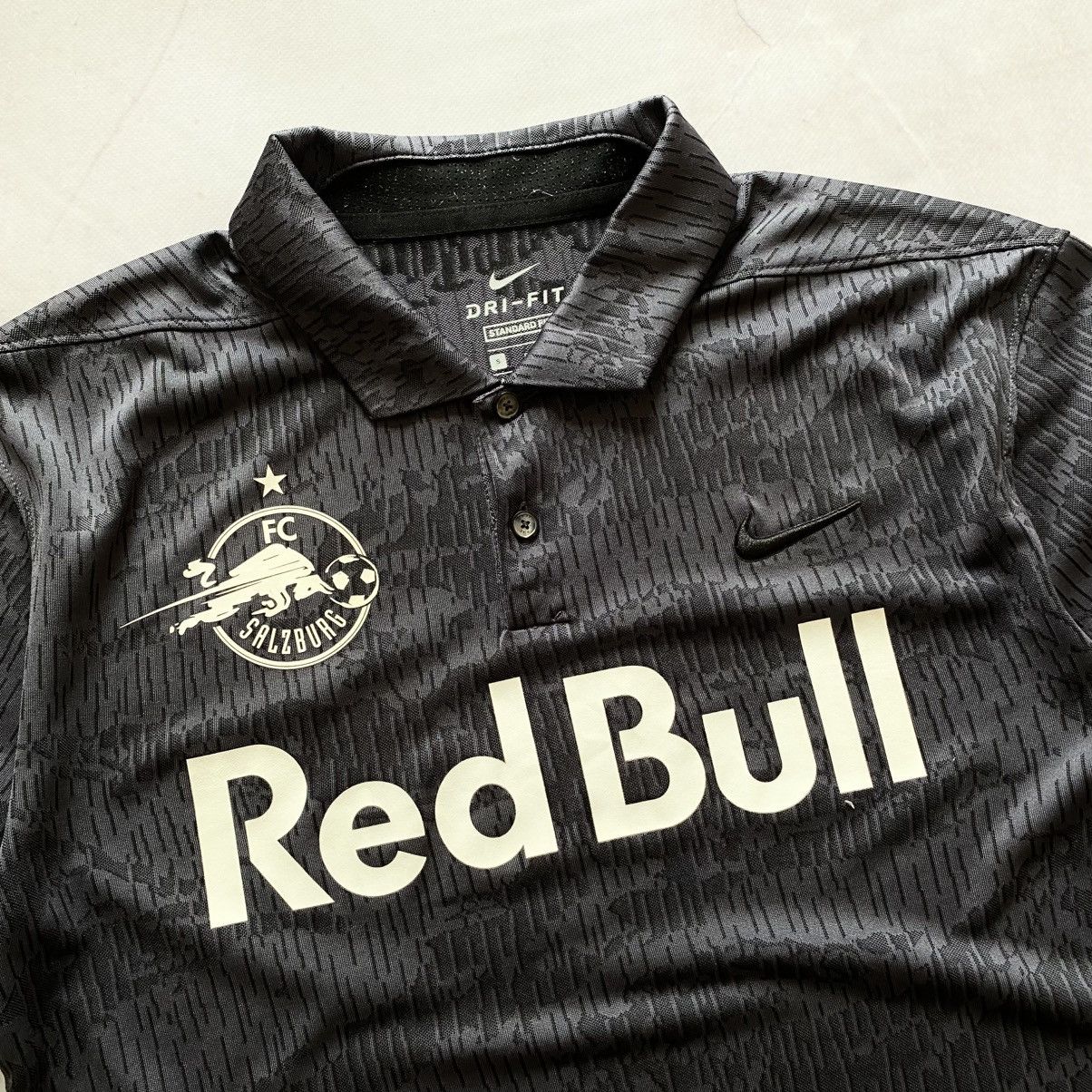 Nike Nike Red Bull Salzburg 2020-2021 Camo Polo Shirt Jersey Y2K Size US S / EU 44-46 / 1 - 2 Thumbnail