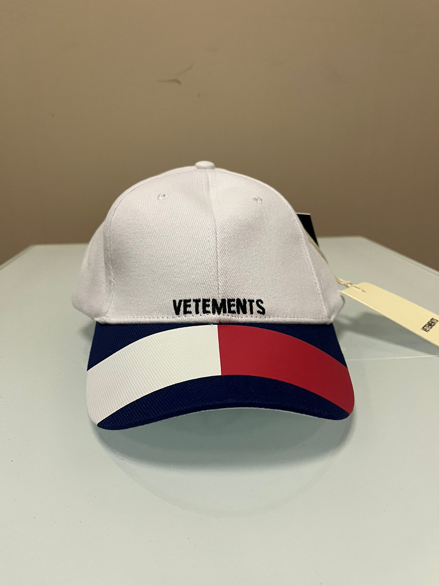 Tommy Hilfiger × Vetements Logo Embroidered Hat in Multicolor Size ONE SIZE - 1 Thumbnail