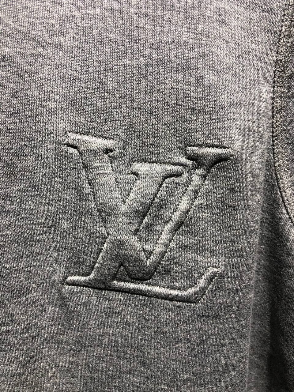 Louis Vuitton Louis Vuitton Gray Logo embossed Zip-up hoodie Size US M / EU 48-50 / 2 - 2 Thumbnail