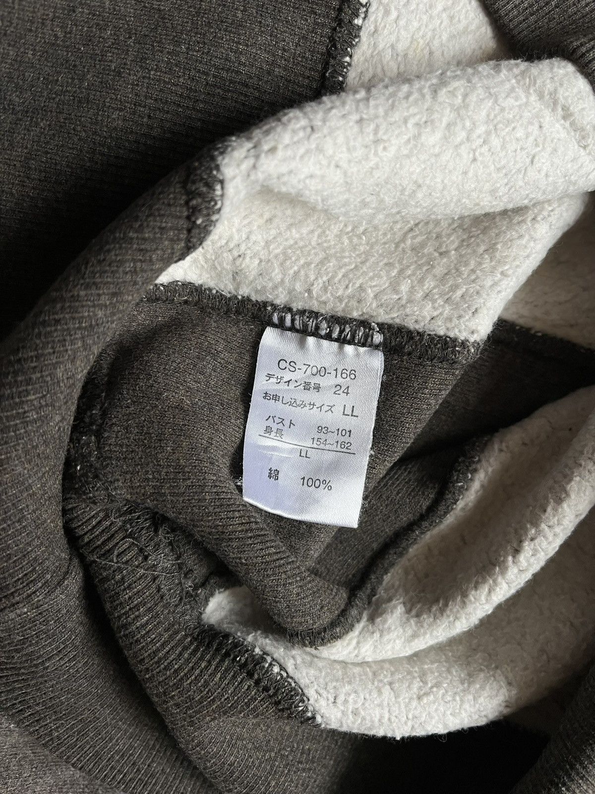 Japanese Brand Newspaper Graphic V-Neck Sweatshirt Size US M / EU 48-50 / 2 - 4 Thumbnail
