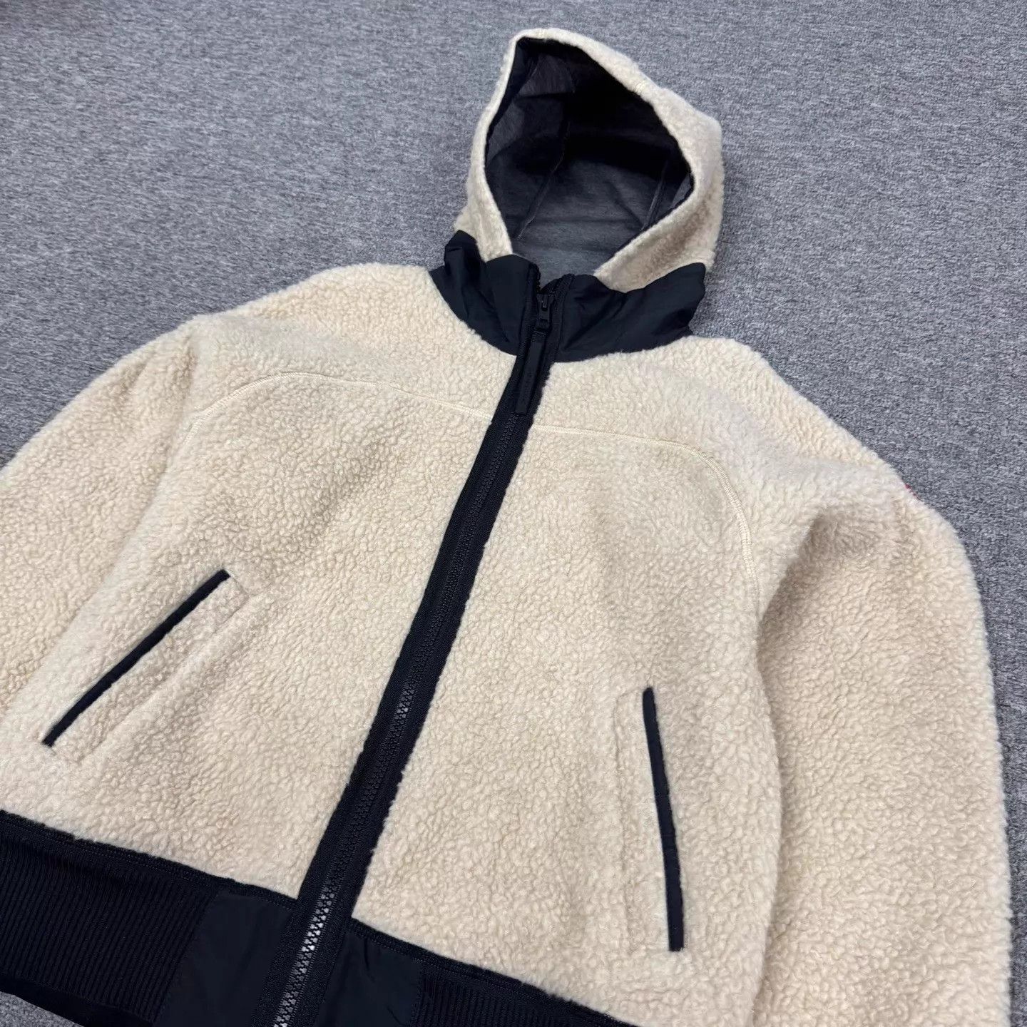 Canada Goose Canada Goose beige shearling hooded zip jacket women's S Size S / US 4 / IT 40 - 3 Thumbnail