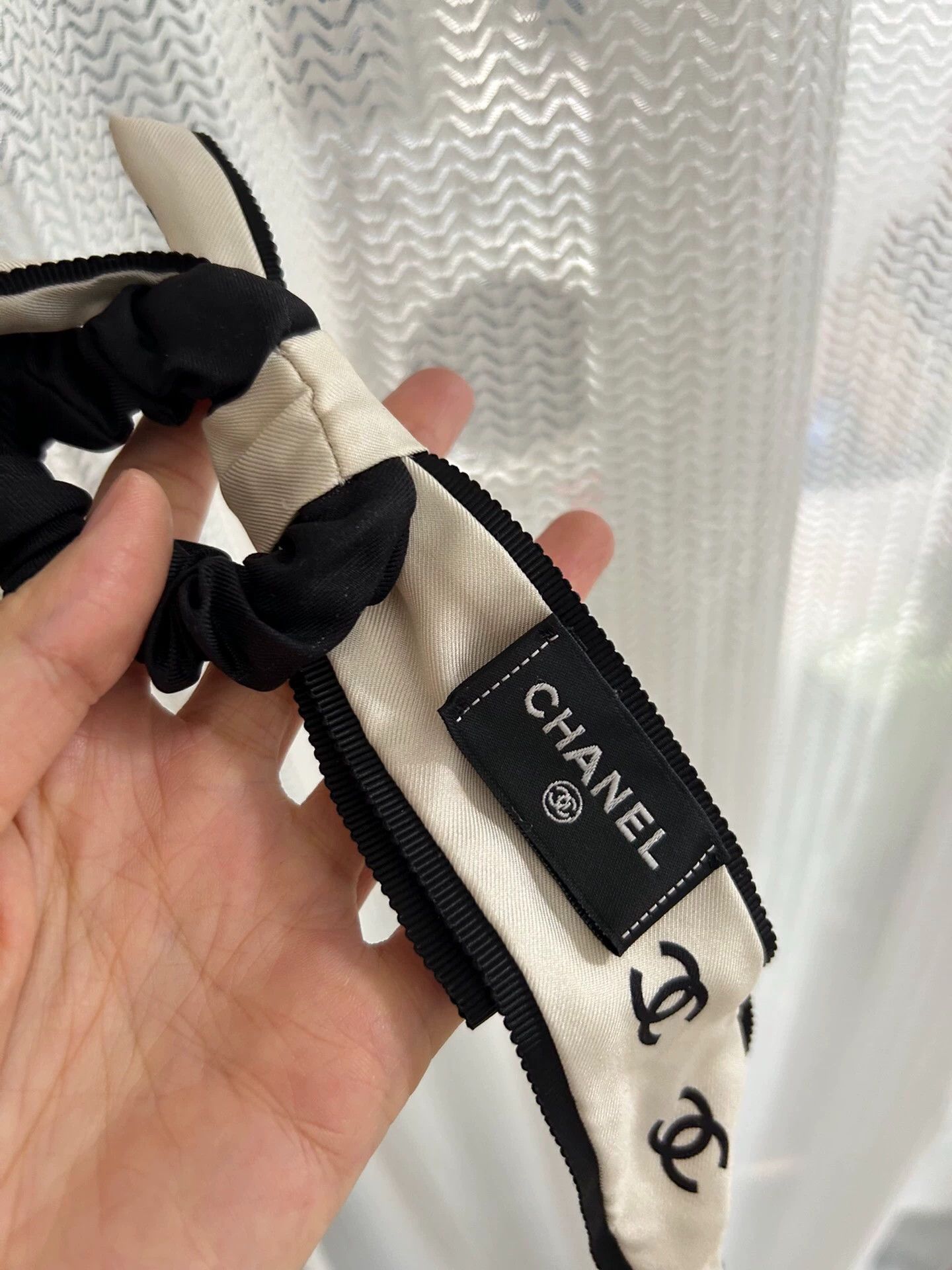 Chanel CHANEL Logo Print Bow Silk Hair Scrunchie Size ONE SIZE - 3 Thumbnail
