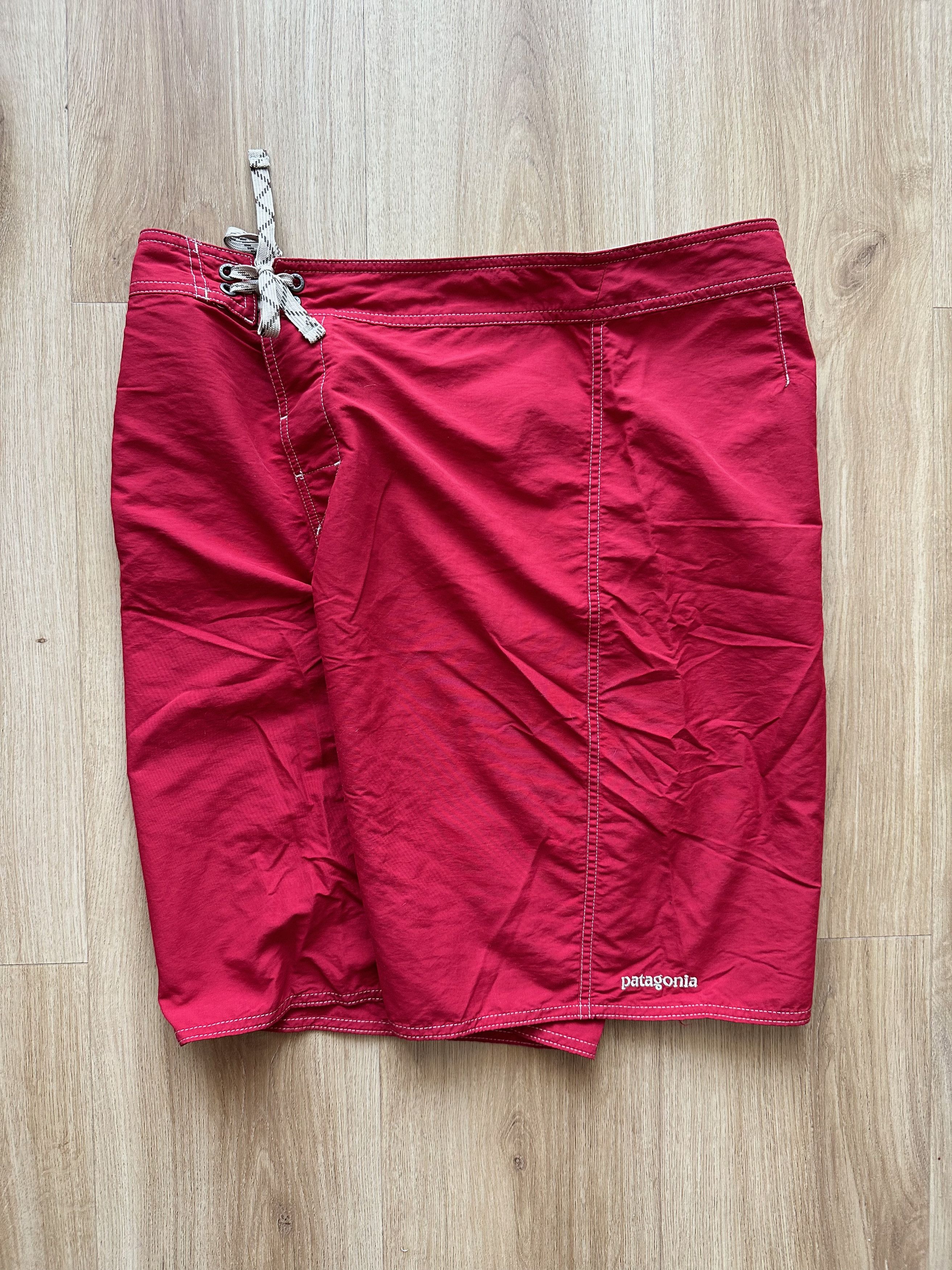 Patagonia Patagonia red packable shorts surf style Size US 34 / EU 50 - 1 Thumbnail