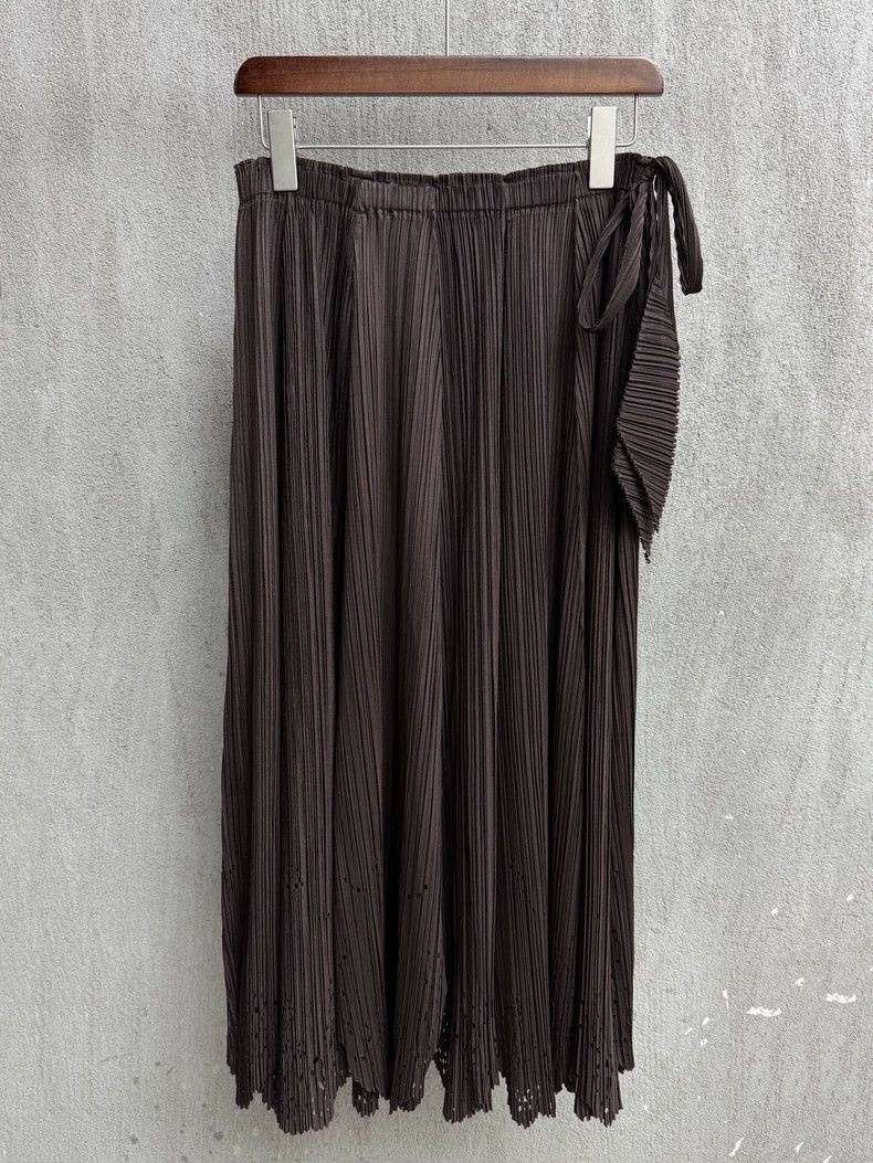 Issey Miyake Issey Miyake size:3 Brown feathered hollowed-out rhombus-s Size 42" / US 20 - 1 Thumbnail
