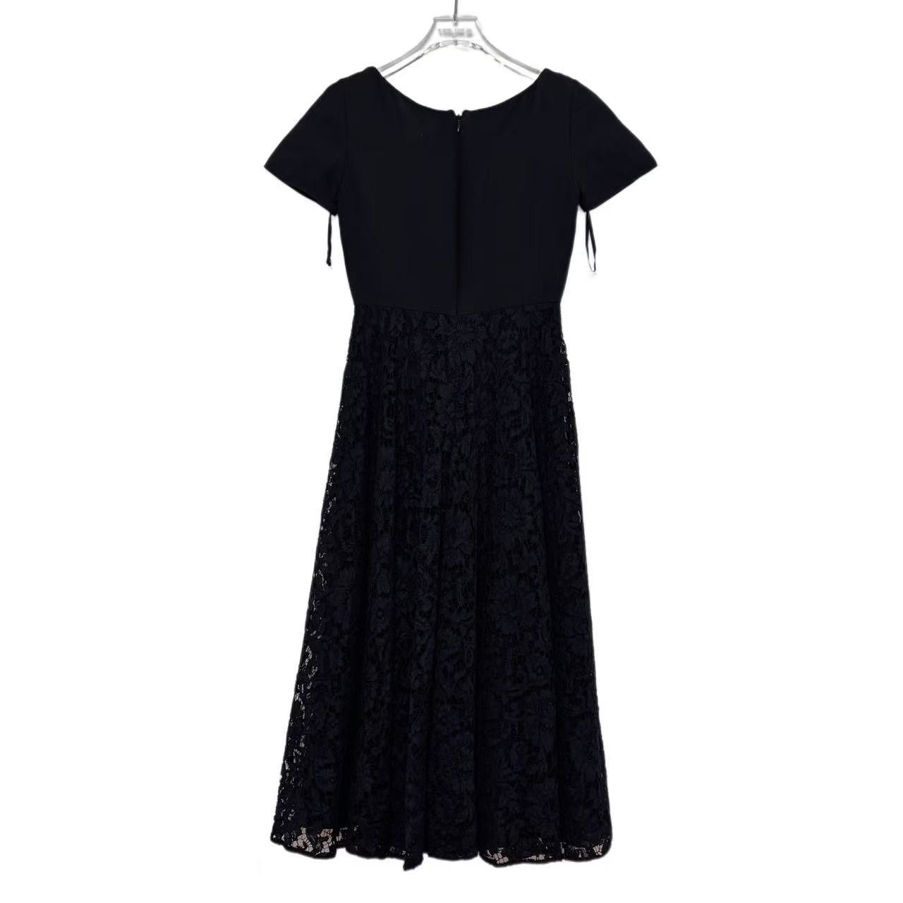 Valentino Valentino Lace Slim-fit Mid-length Short Sleeve Dress K26WX Size XS / US 0-2 / IT 36-38 - 2 Thumbnail