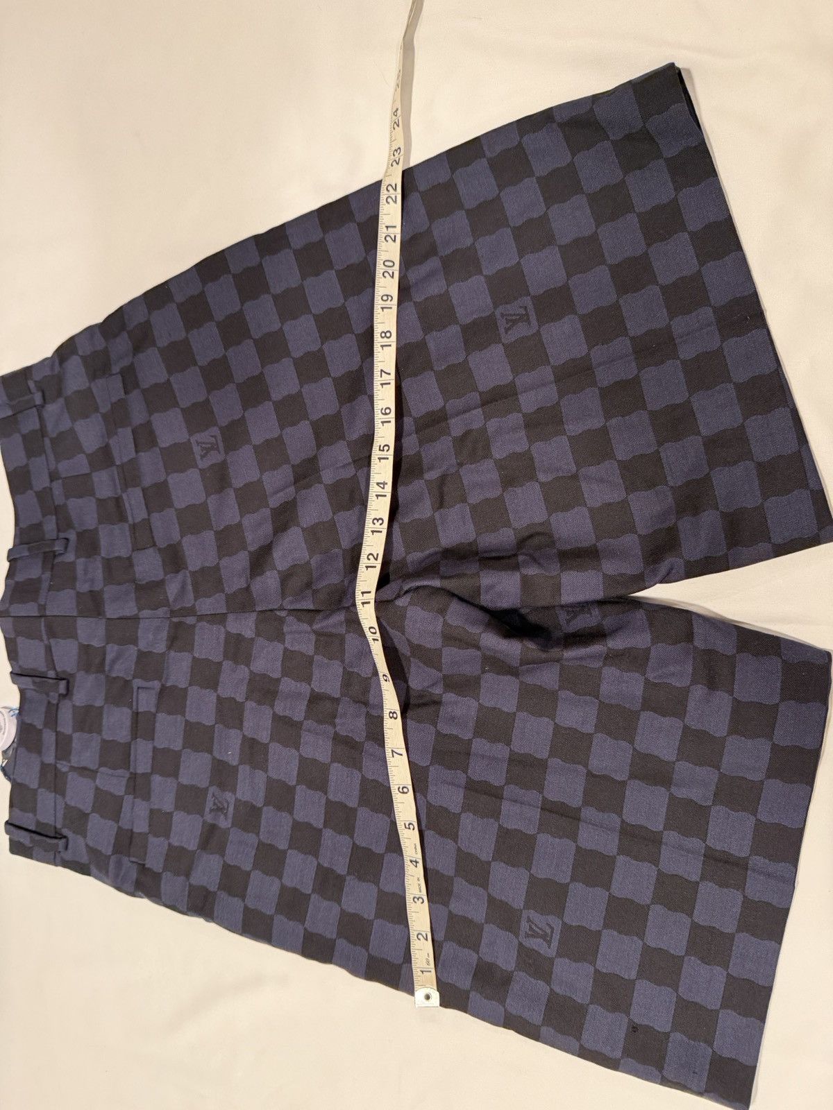 Louis Vuitton Louis vuitton mens shorts 48/32. $1490 Size US 32 / EU 48 - 12 Thumbnail