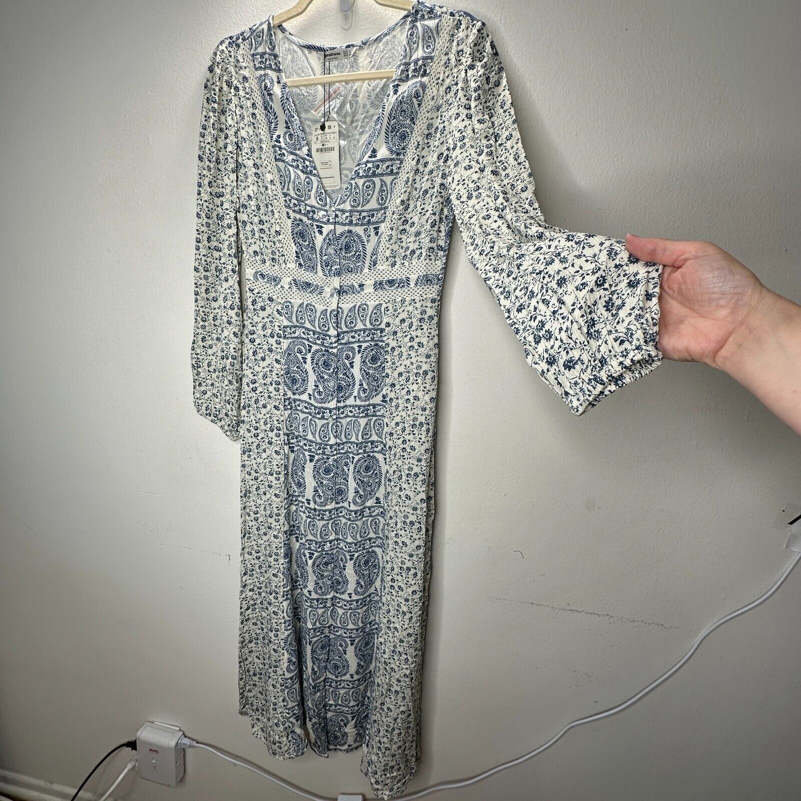 Other Stradivarius Floral Paisley Long Sleeve VNeck Maxi Dress Size S / US 4 / IT 40 - 5 Thumbnail