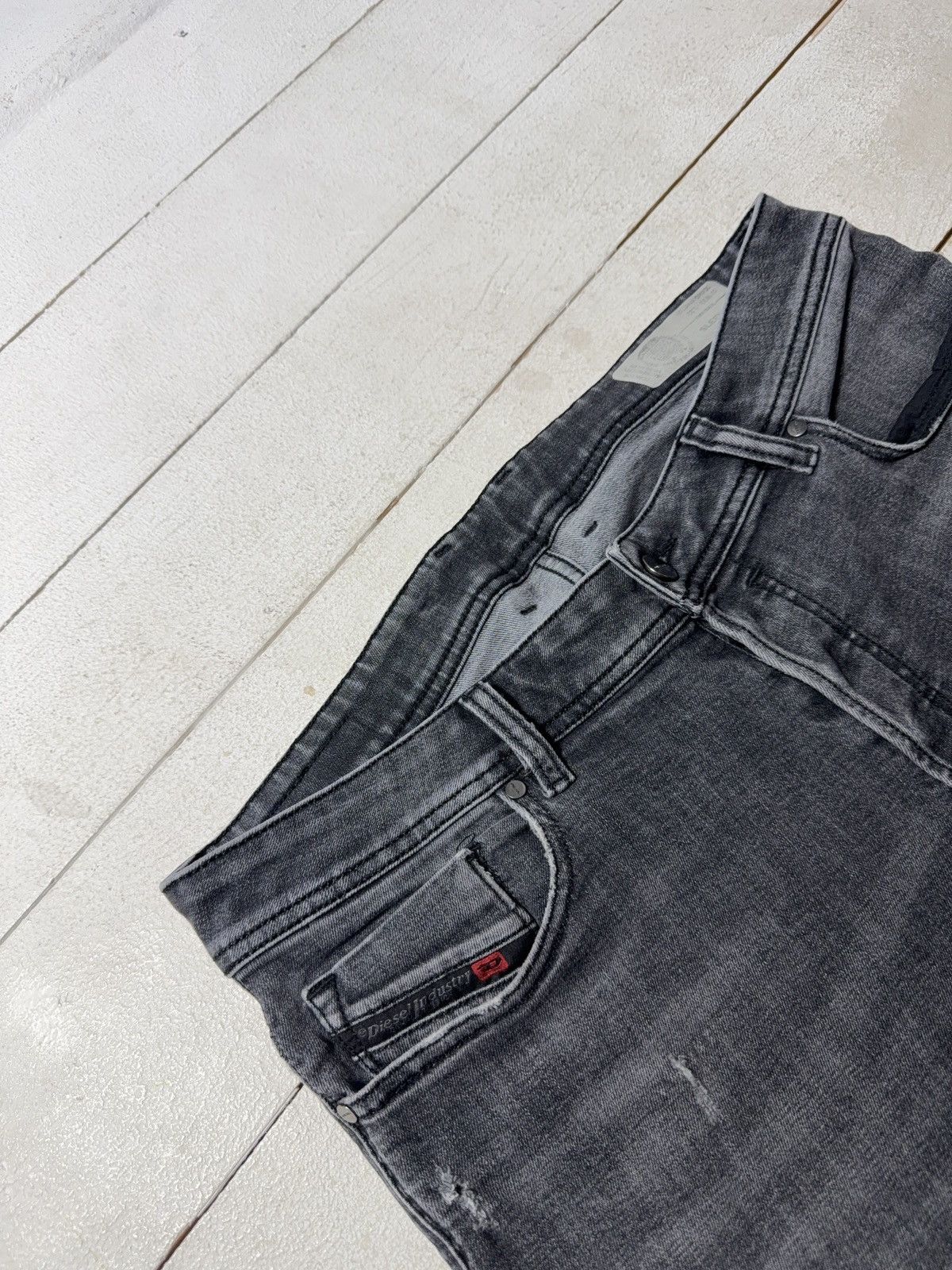 Diesel Luxury 00s Diesel Sleenker Grey Wash Skinny Jeans Knee Rip Size US 33 - 10 Thumbnail