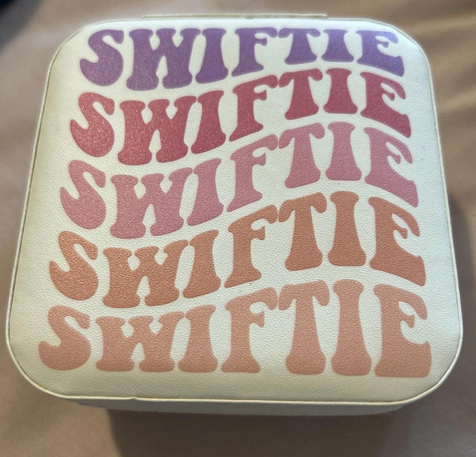 Designer Taylor Swift Jewelry Box Swiftie Wavy Retro-Style Font Size ONE SIZE - 1 Thumbnail