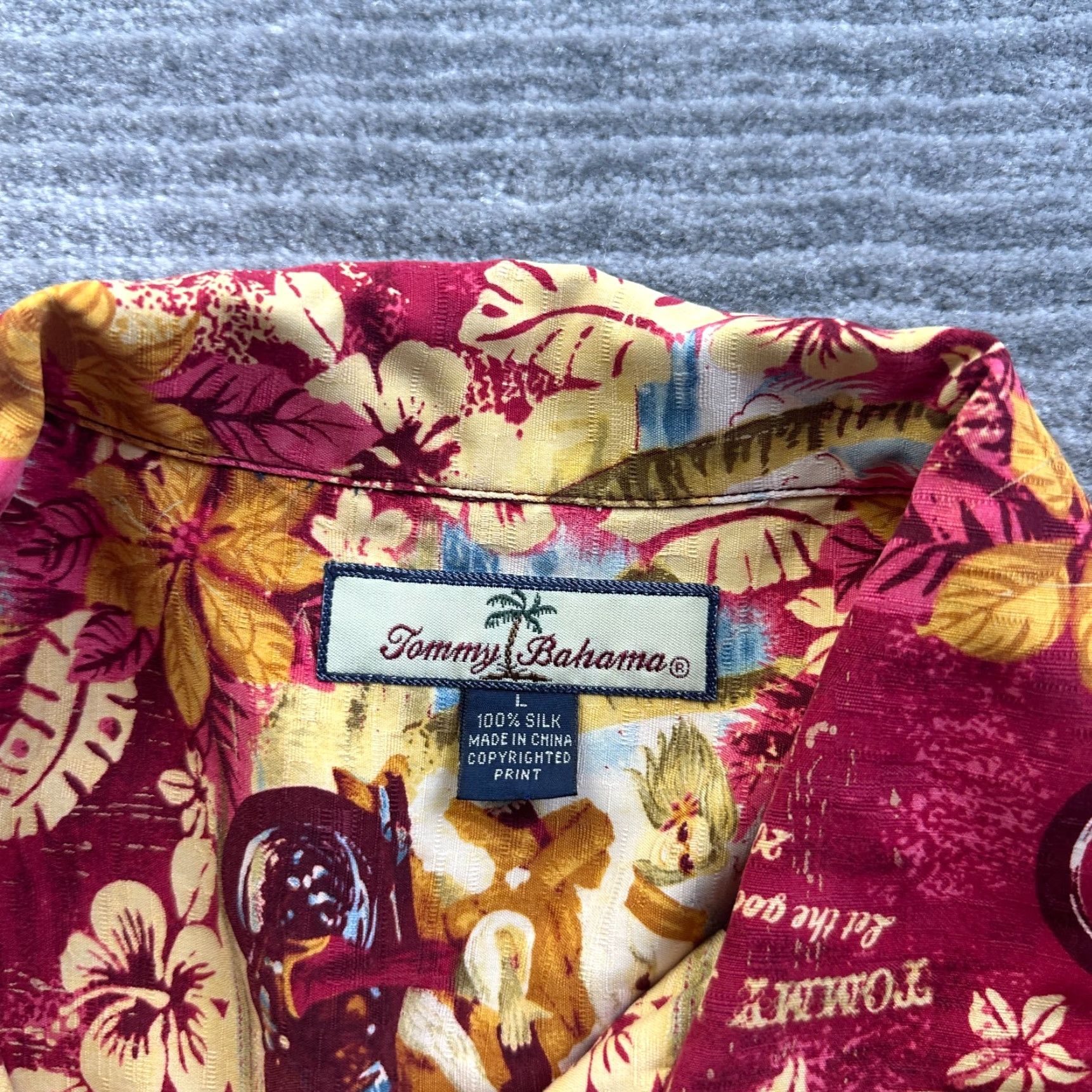Tommy Bahama Tommy Bahama Shirt Mens Large Red Santa Motorcycle Floral Camp All Over Print Silk Button-Up Short Sleeve Collared Size US L / EU 52-54 / 3 - 5 Thumbnail