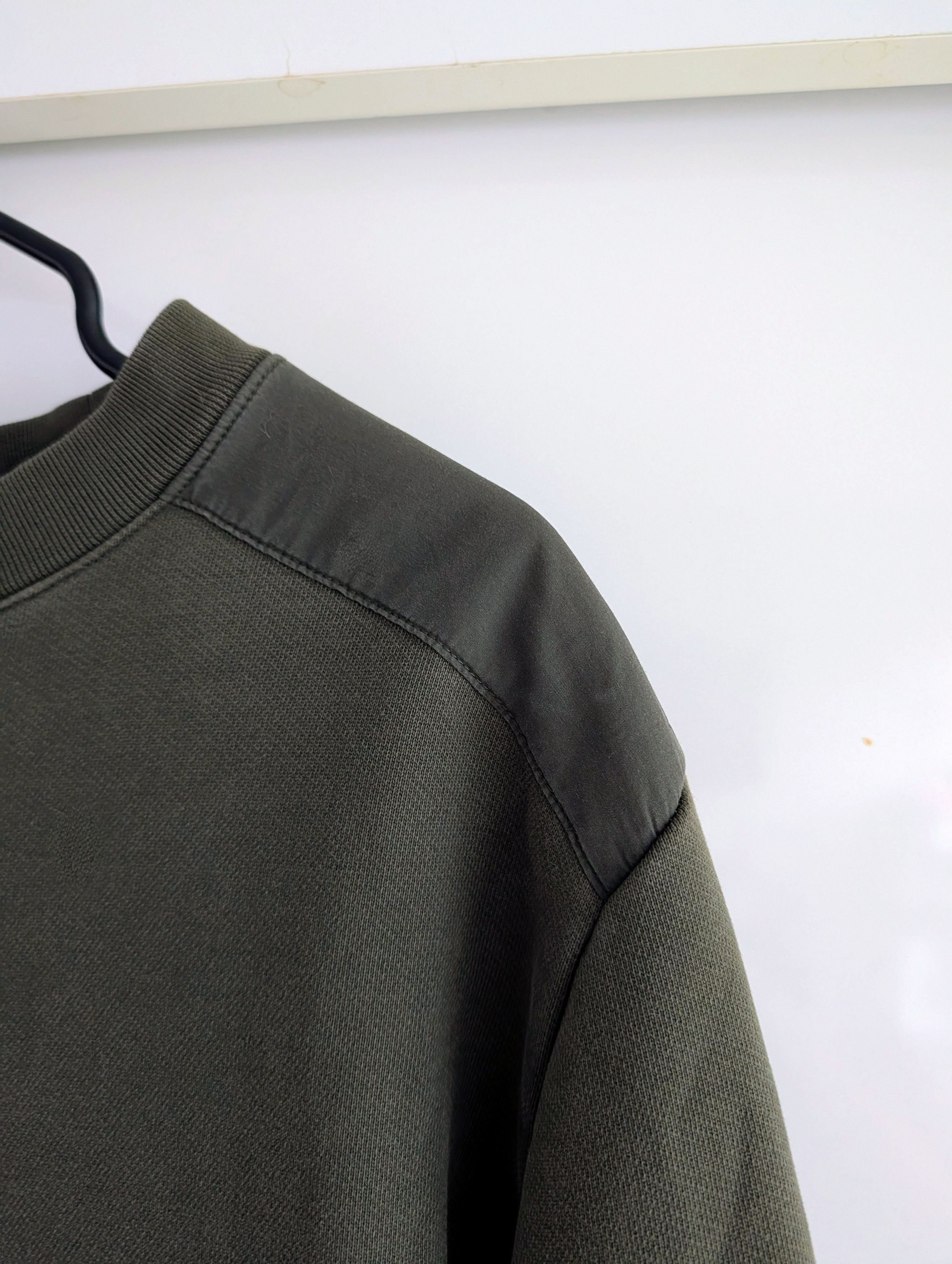 A.P.C. A.P.C. Military Shoulder Patch Crewneck Sweatshirt Size US M / EU 48-50 / 2 - 4 Thumbnail