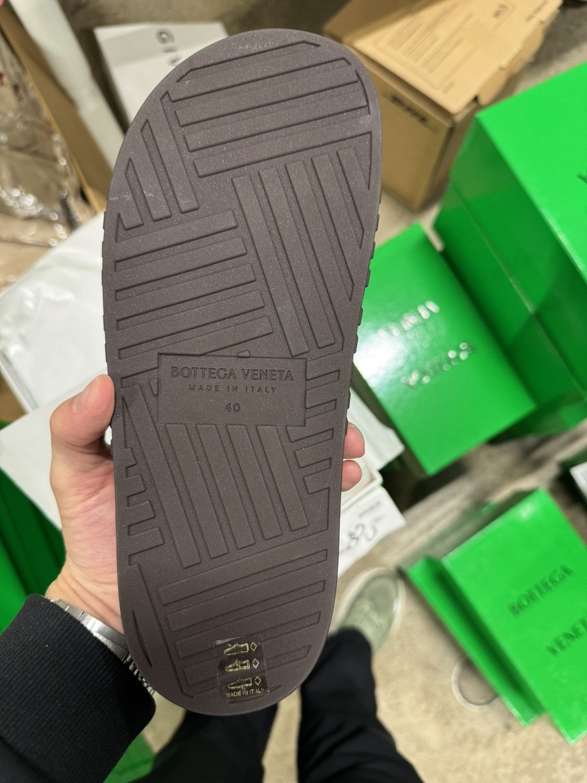 Bottega Veneta Bottega Veneta Embossed Rubber Slides NEW 550$ Size US 7 / EU 40 - 4 Thumbnail