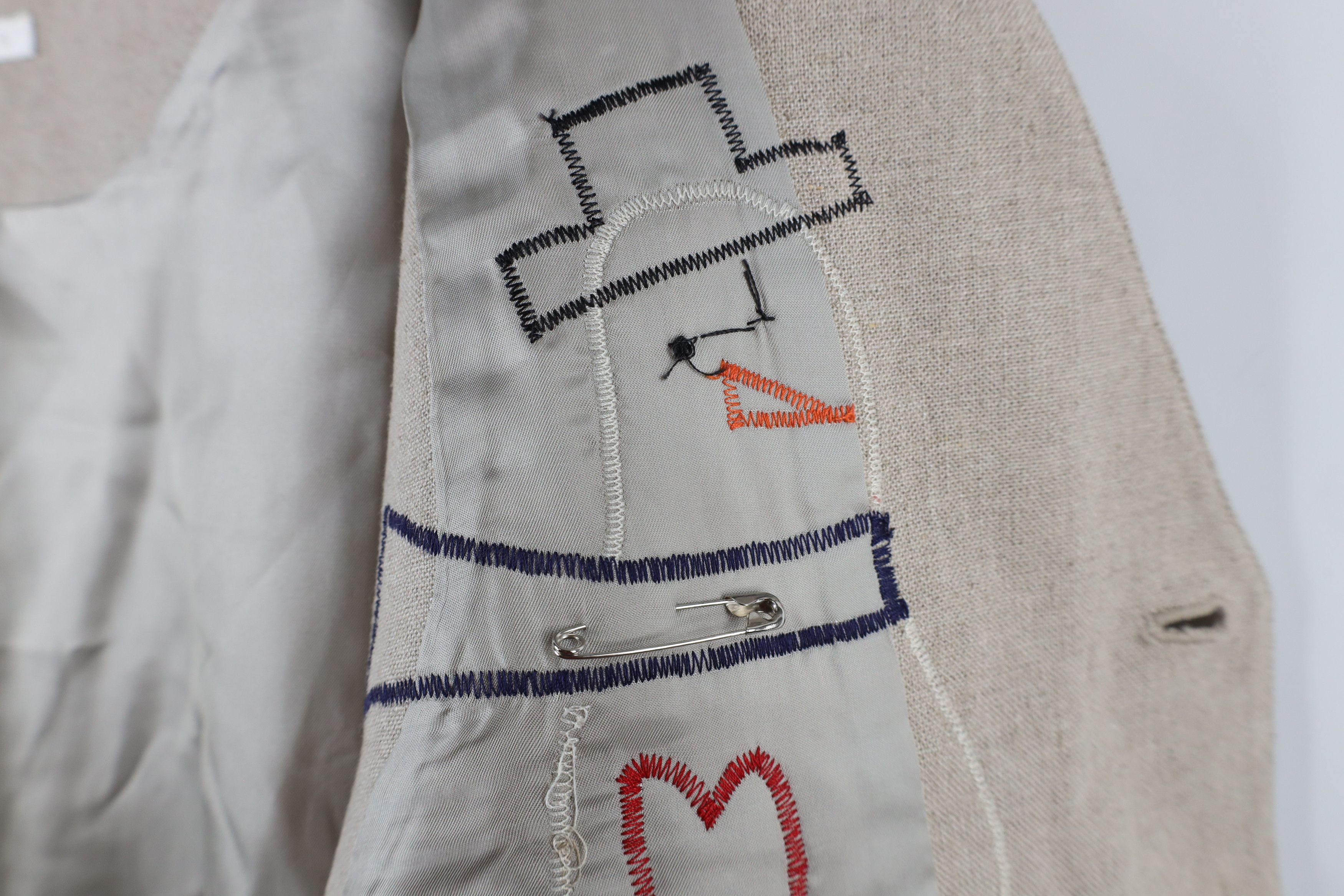 Vintage Vintage 90s Streetwear Christmas Button Vest Jacket Beige Size US L / EU 52-54 / 3 - 11 Thumbnail