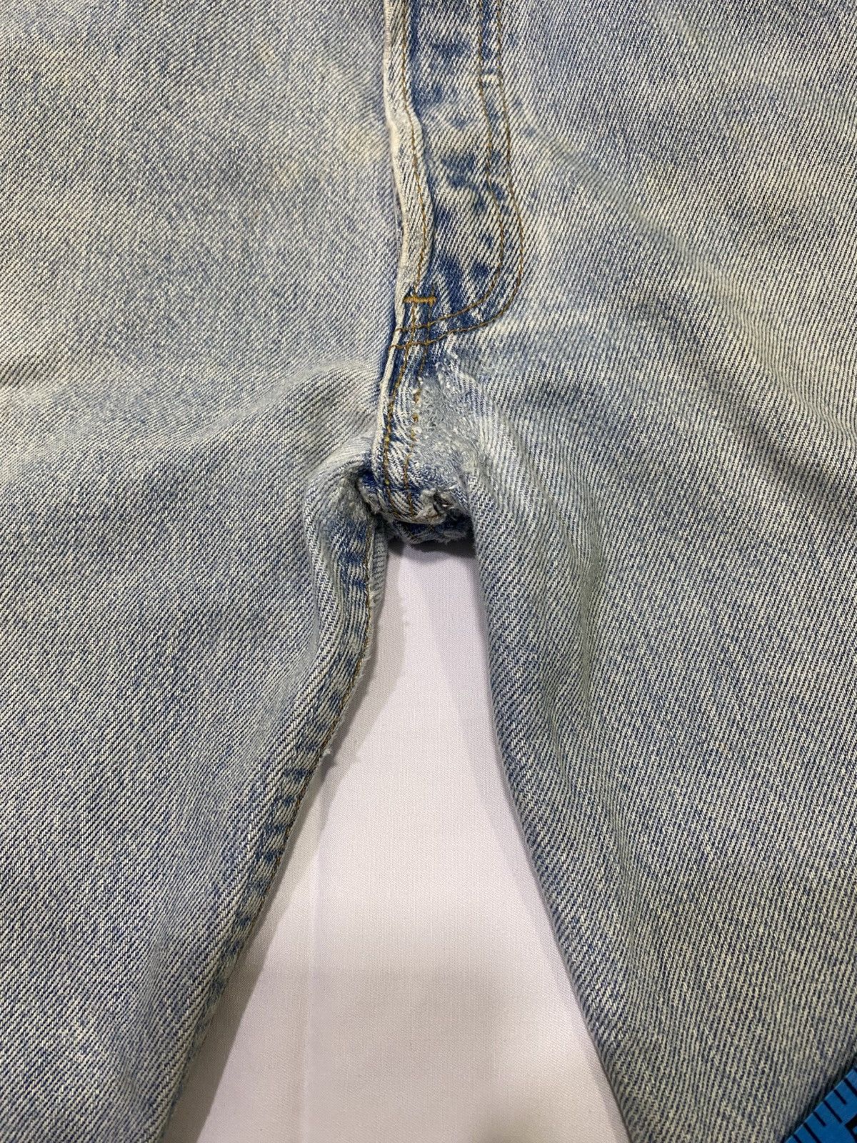 Levi's Vintage Levis 501 made in usa distressed jeans Size US 31 - 14 Thumbnail