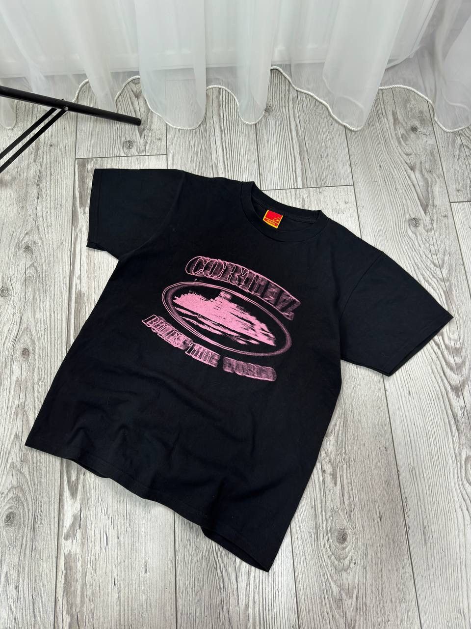 Corteiz Pink Blur Alcatraz T-shirt ブラック Corteiz × Streetwear × Vintage Corteiz Pink Blur Alcatraz Y2K Tee