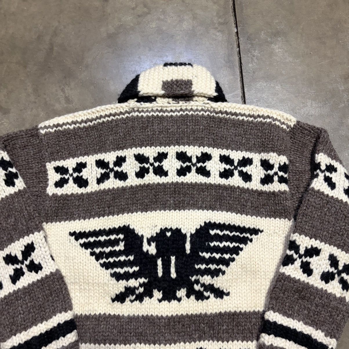 Vintage Vintage Cowichan Cardigan Sweater Eagle Thunderbird Wool 70s Size US XL / EU 56 / 4 - 9 Thumbnail