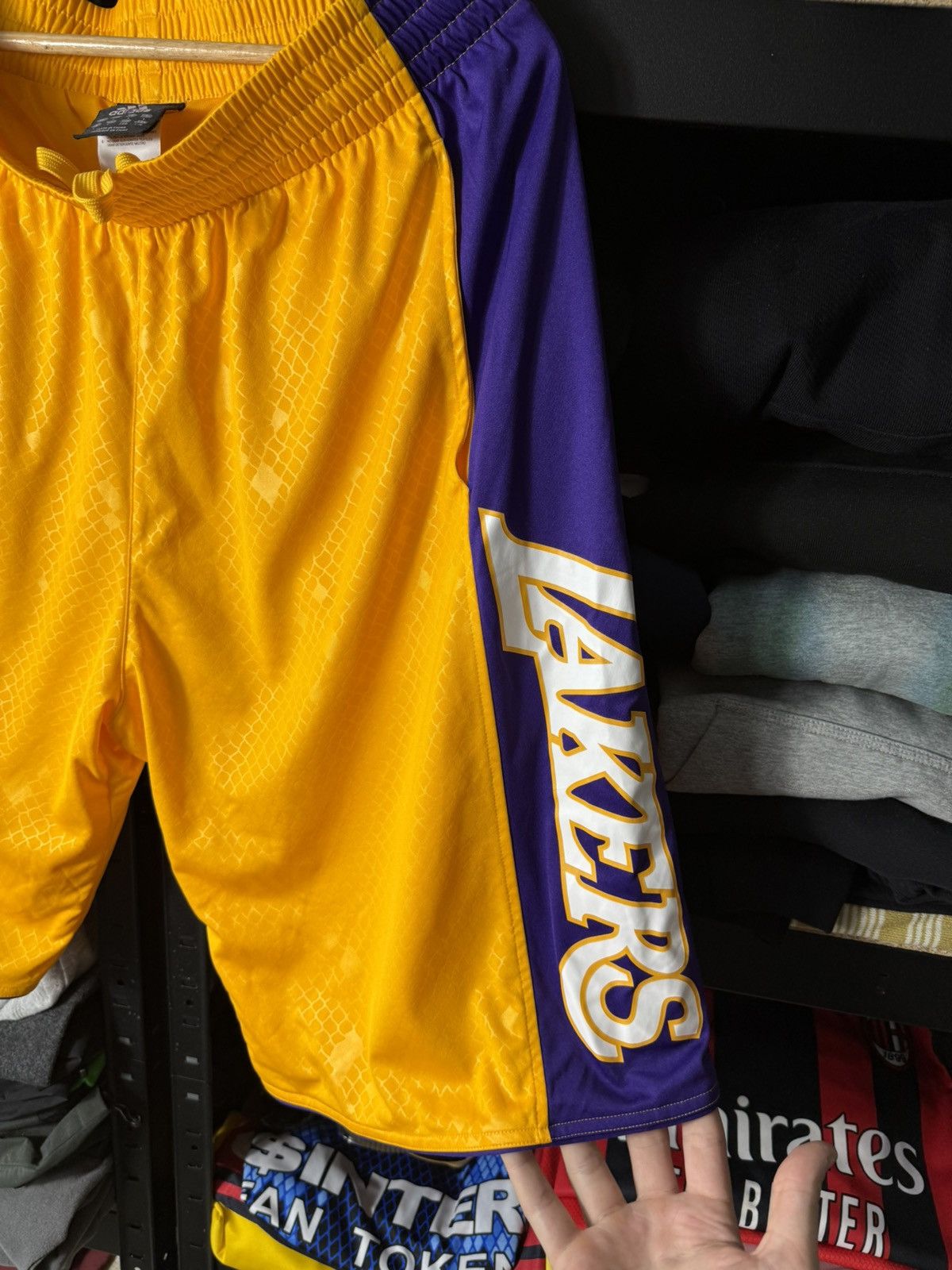 Adidas Vintage Adidas Los Angeles Lakers NBA Basketball Shorts Size US 34 / EU 50 - 3 Thumbnail