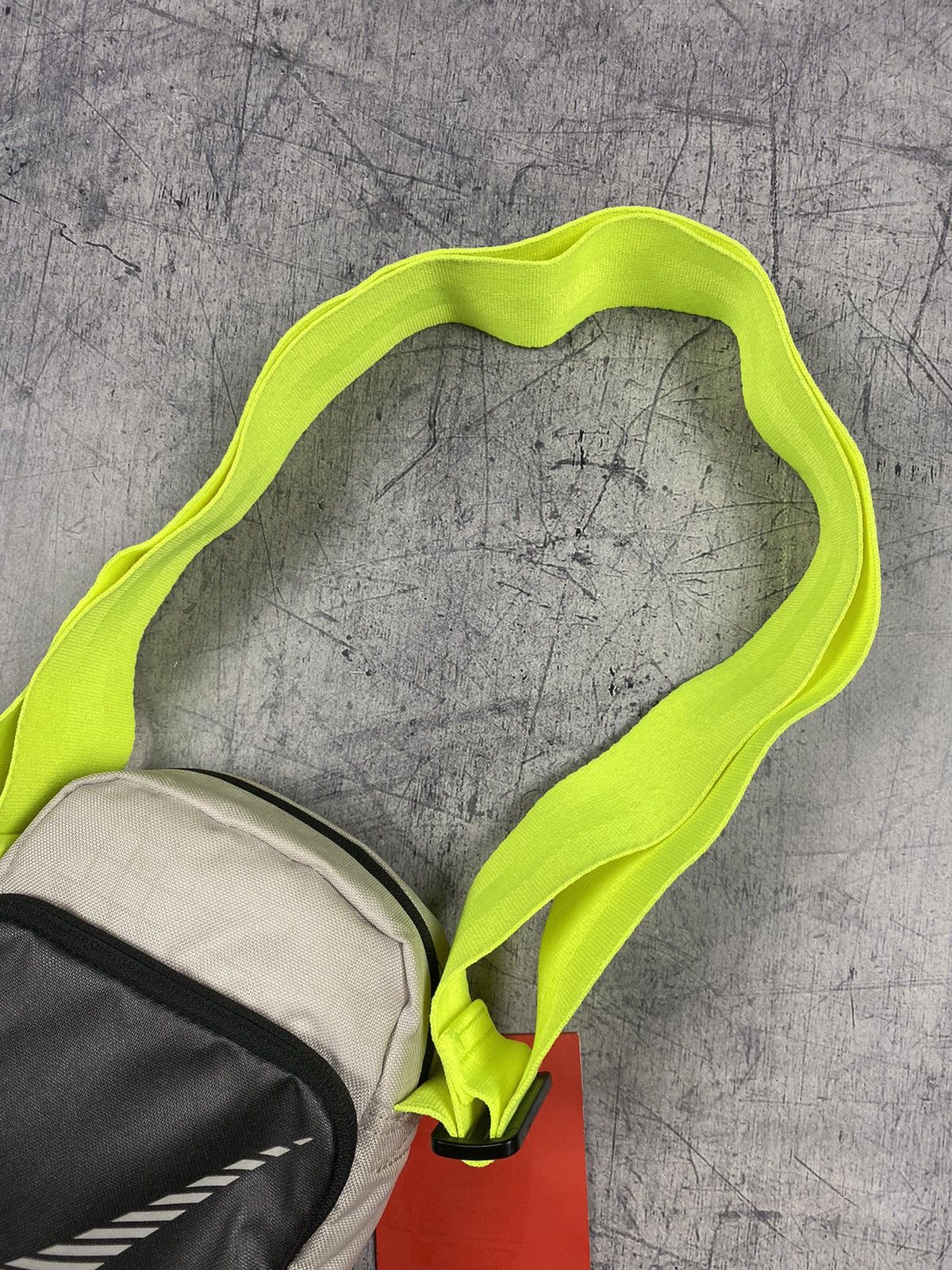 Nike Nike Sportwear Essentials Crossbody Drill Bag (1L) Size ONE SIZE - 4 Thumbnail