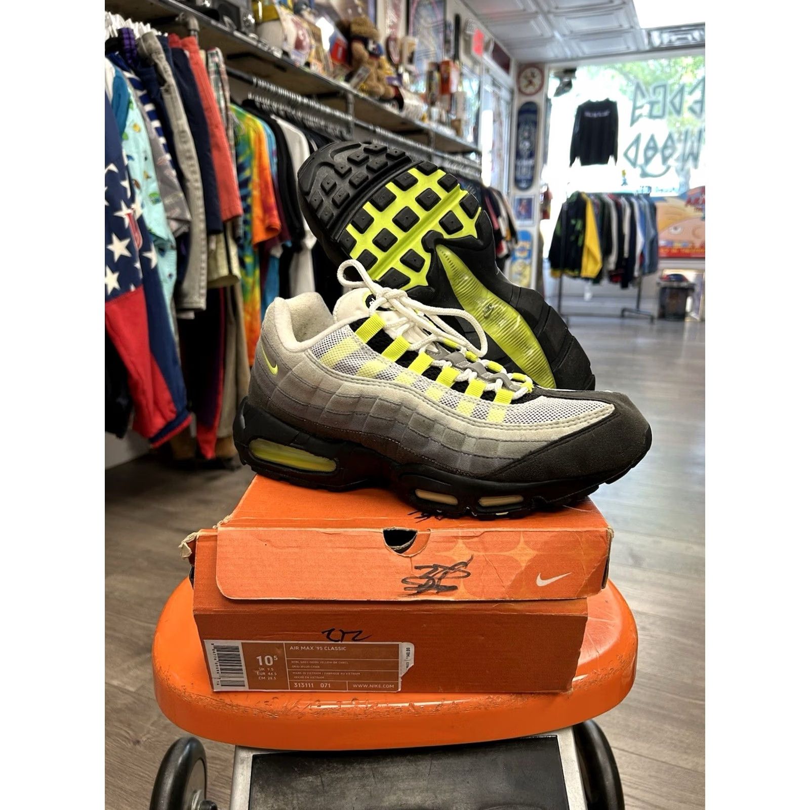 Nike Nike Air Max 95 Neon OG Sneaker Men's 10.5 Gray 2005 Used With Box Vietnam 313111-071 Vintage Size US 10 / EU 43 - 2 Thumbnail