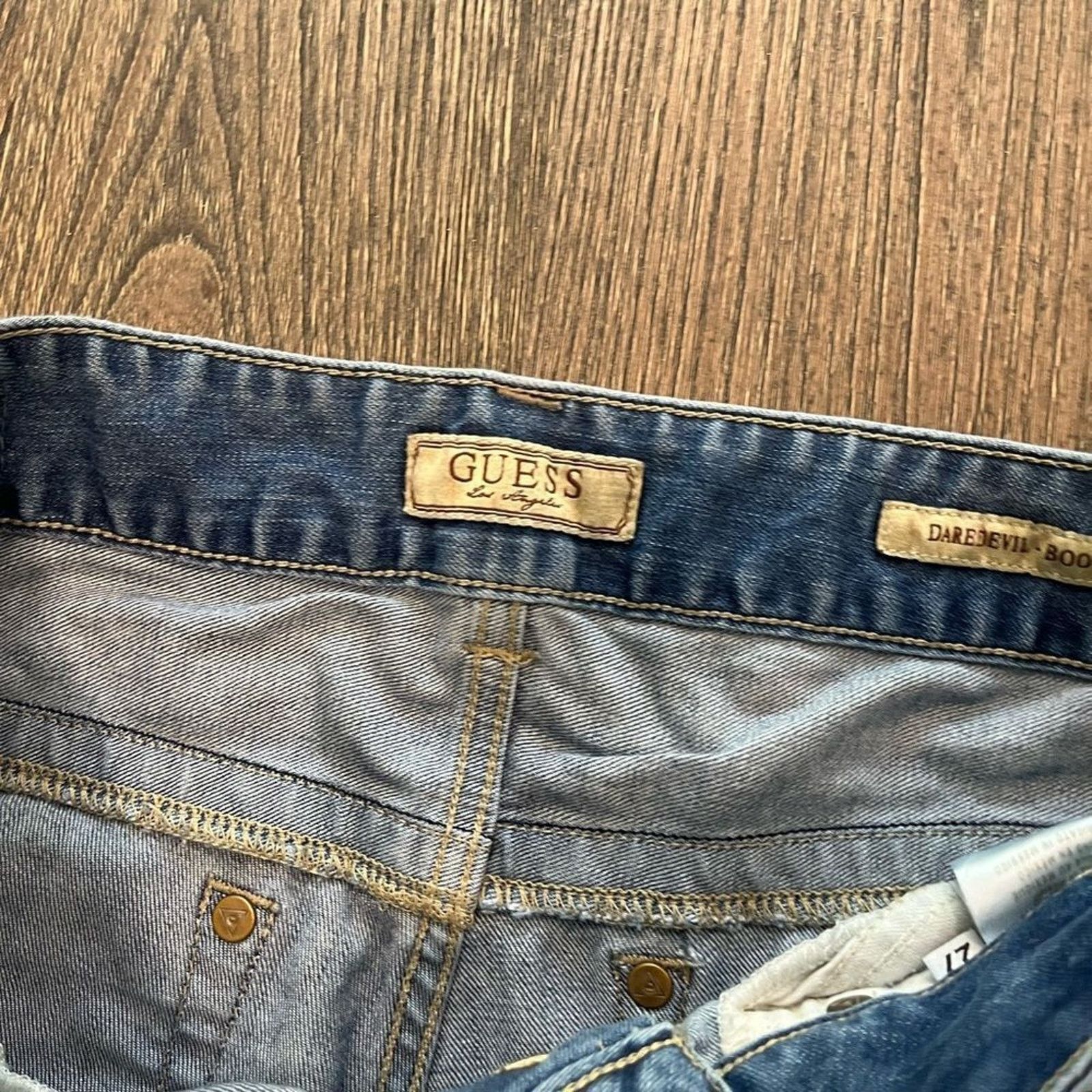 Guess Guess Daredevil Boot Cutoff Shorts Light Wash Denim Size 27 Size 27" / US 4 / IT 40 - 7 Thumbnail