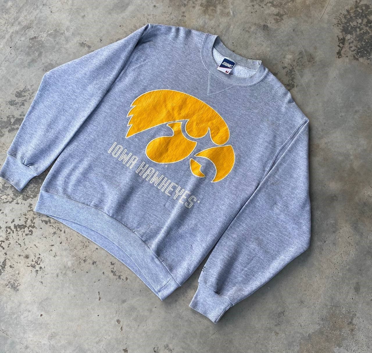 Vintage VINTAGE 80S IOWA HAWKEYES SWEATSHIRT JUMPER CREWNECK Size US M / EU 48-50 / 2 - 1 Thumbnail