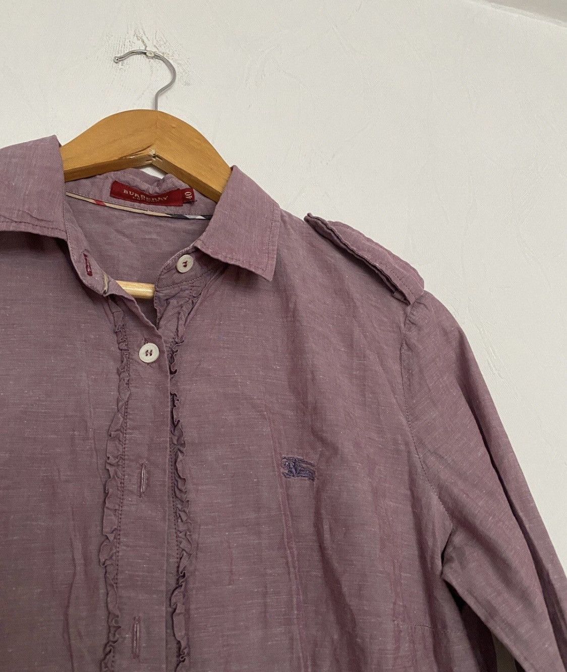 Vintage women lavenda Luxury burberry shirt with epaulettes
